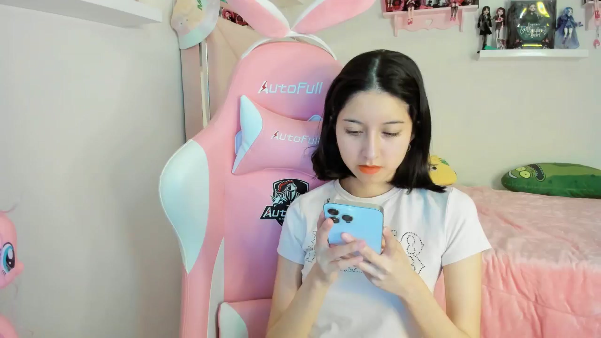 Gallery image thumbnail from Cherrycute666's myfreecams stream on, 11/25/2024, 04:44 image 5 of 20