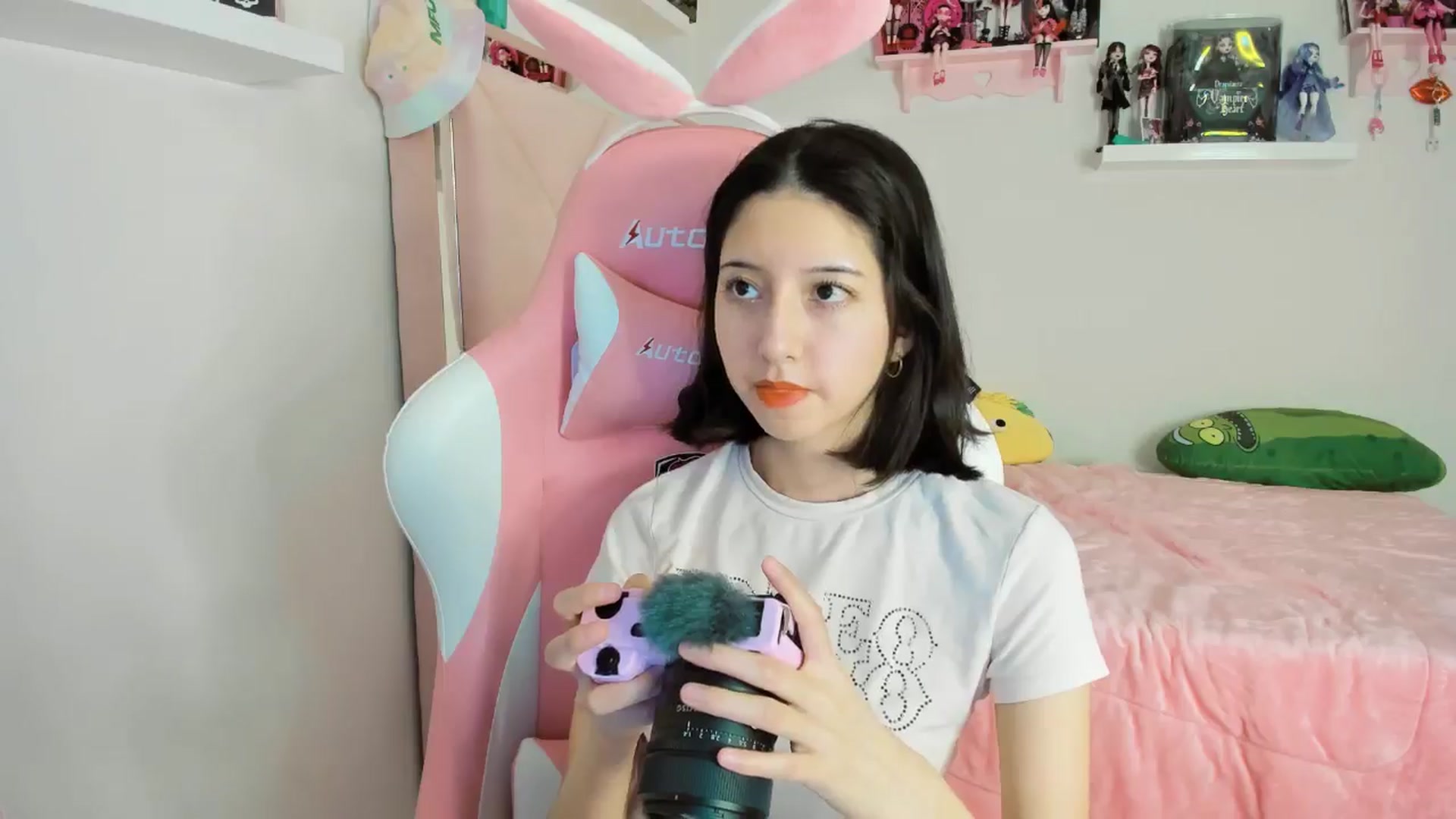 Gallery image thumbnail from Cherrycute666's myfreecams stream on, 11/25/2024, 04:44 image 13 of 20
