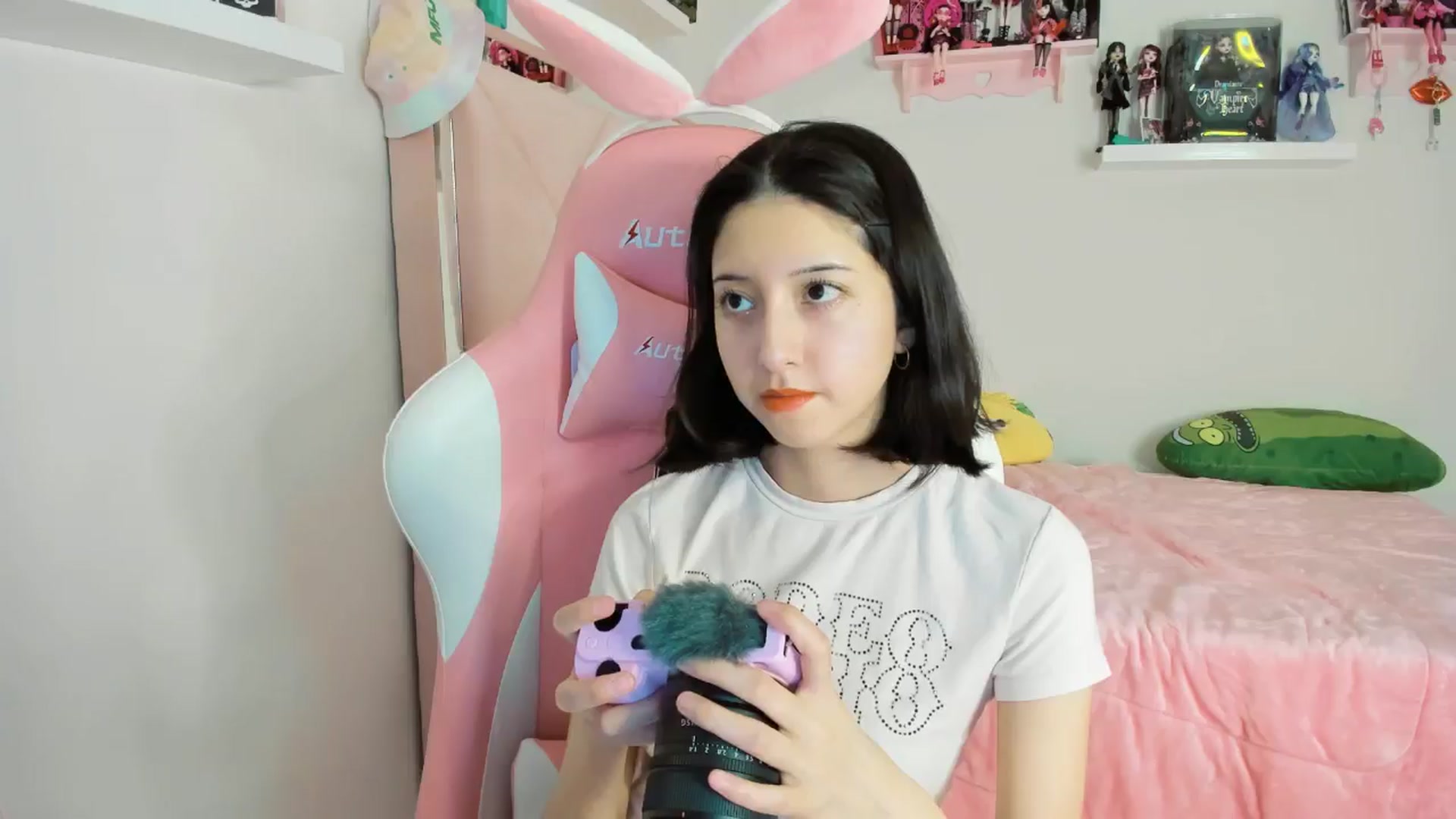 Gallery image thumbnail from Cherrycute666's myfreecams stream on, 11/25/2024, 04:44 image 12 of 20