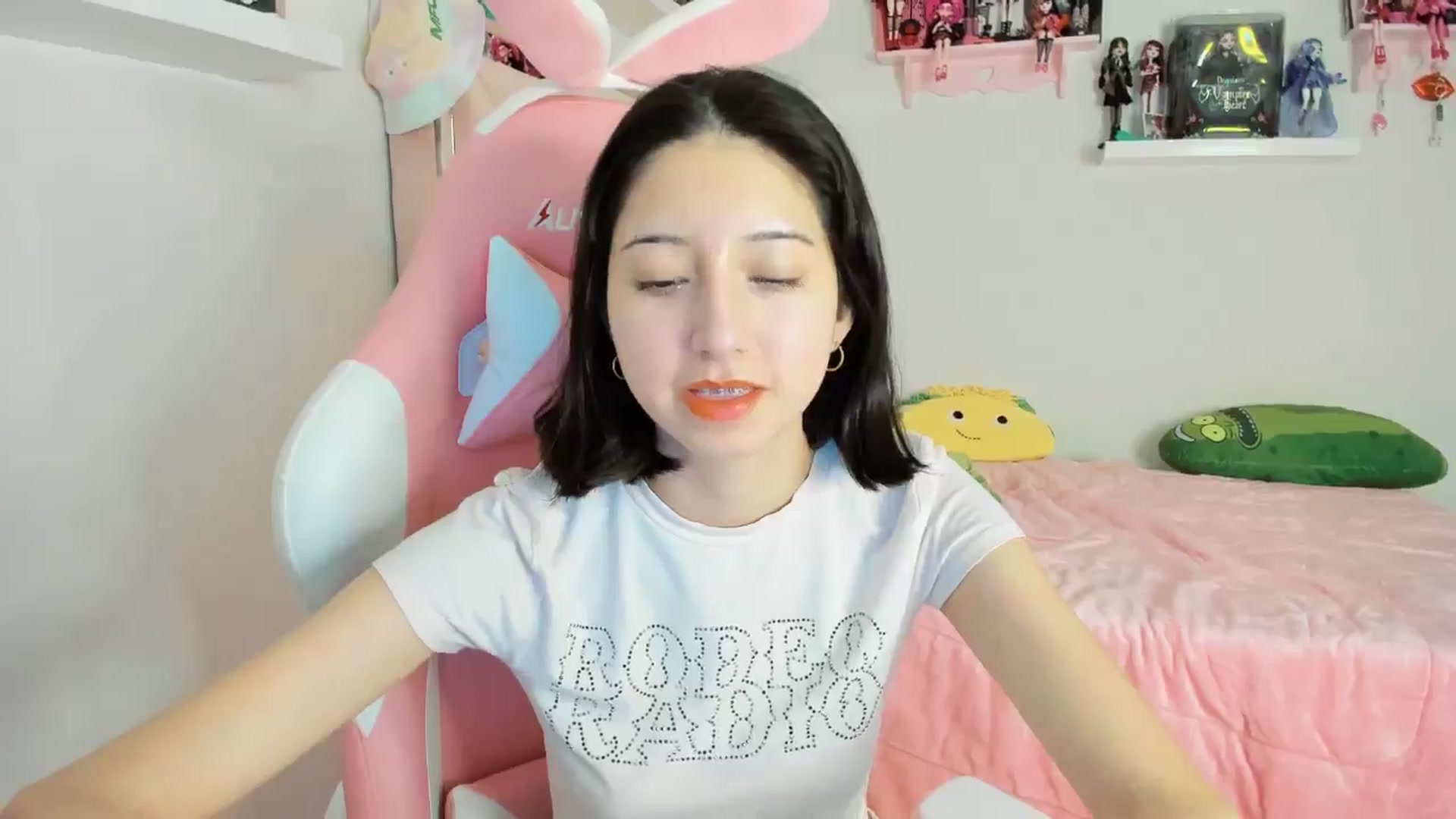 Gallery image thumbnail from Cherrycute666's myfreecams stream on, 11/25/2024, 04:44 image 20 of 20