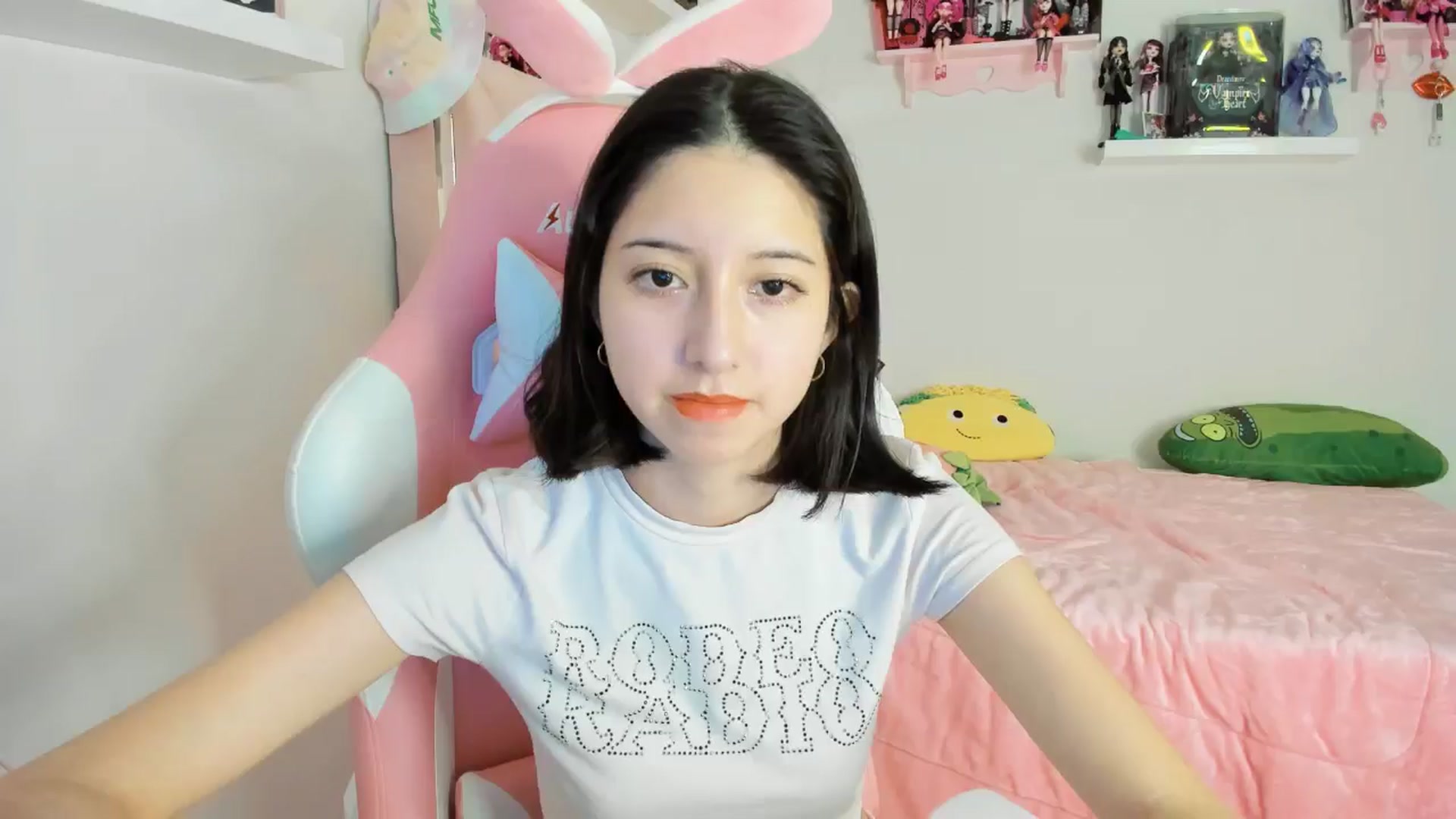 Gallery image thumbnail from Cherrycute666's myfreecams stream on, 11/25/2024, 04:44 image 19 of 20