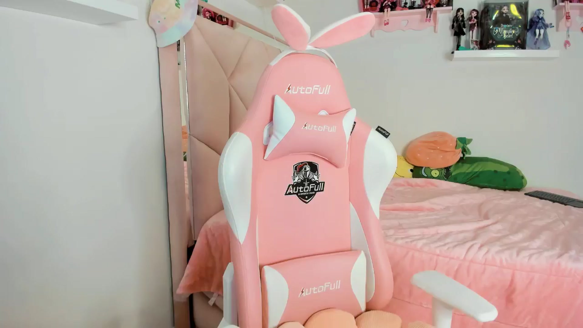 Gallery image thumbnail from Cherrycute666's myfreecams stream on, 11/25/2024, 06:28 image 19 of 20