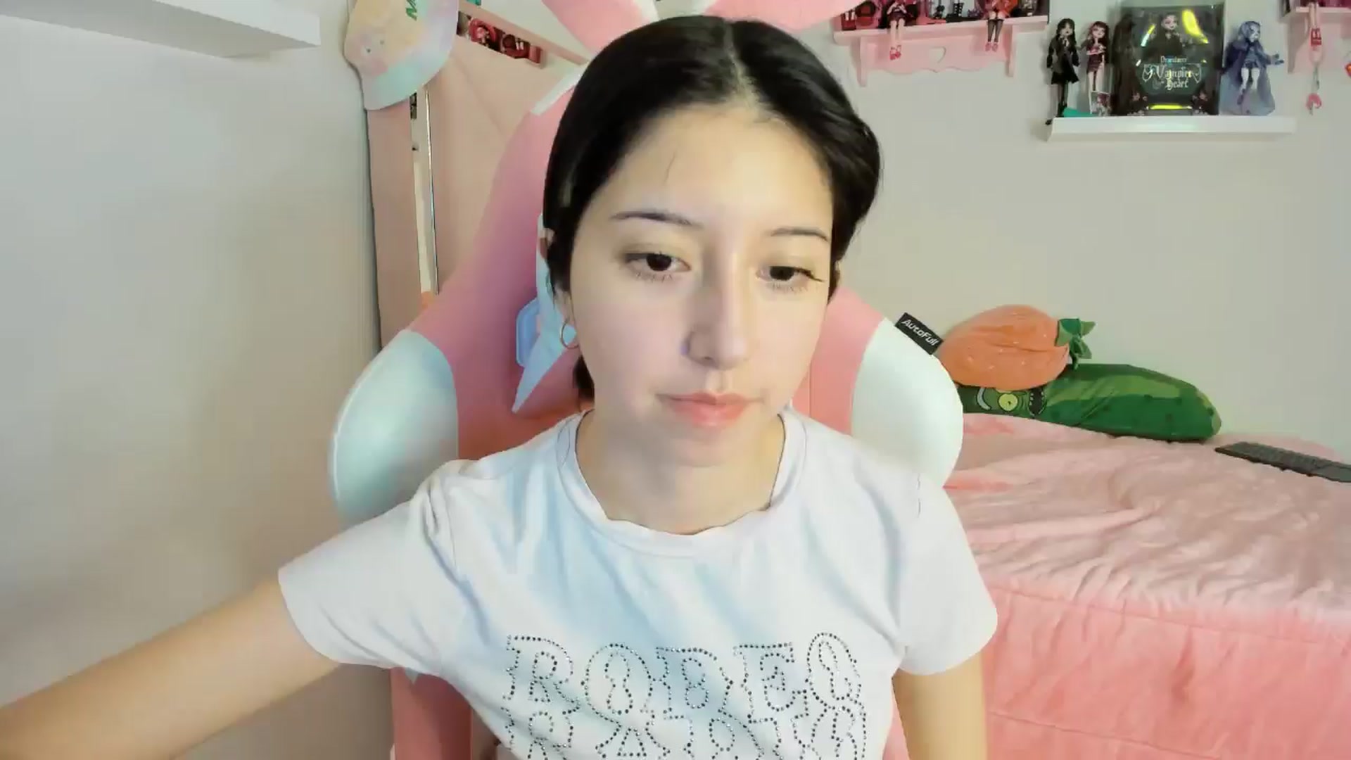 Gallery image thumbnail from Cherrycute666's myfreecams stream on, 11/25/2024, 06:28 image 14 of 20