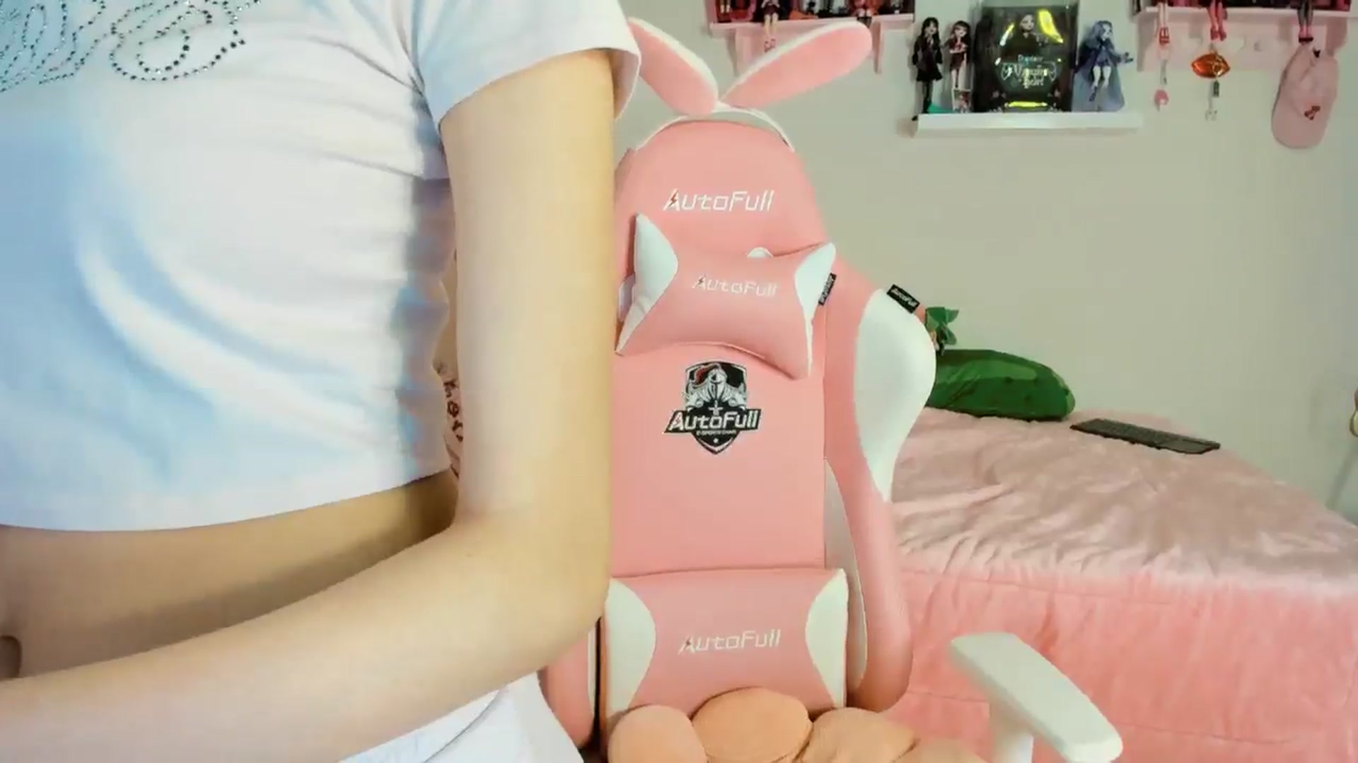 Gallery image thumbnail from Cherrycute666's myfreecams stream on, 11/25/2024, 06:28 image 9 of 20