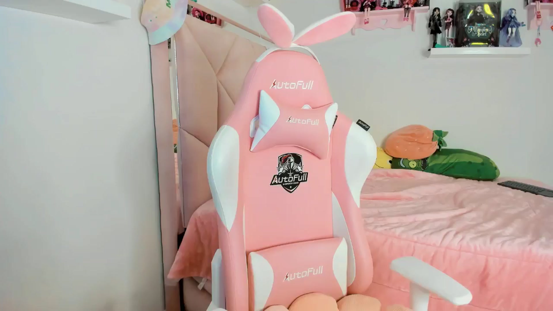 Gallery image thumbnail from Cherrycute666's myfreecams stream on, 11/25/2024, 06:28 image 16 of 20