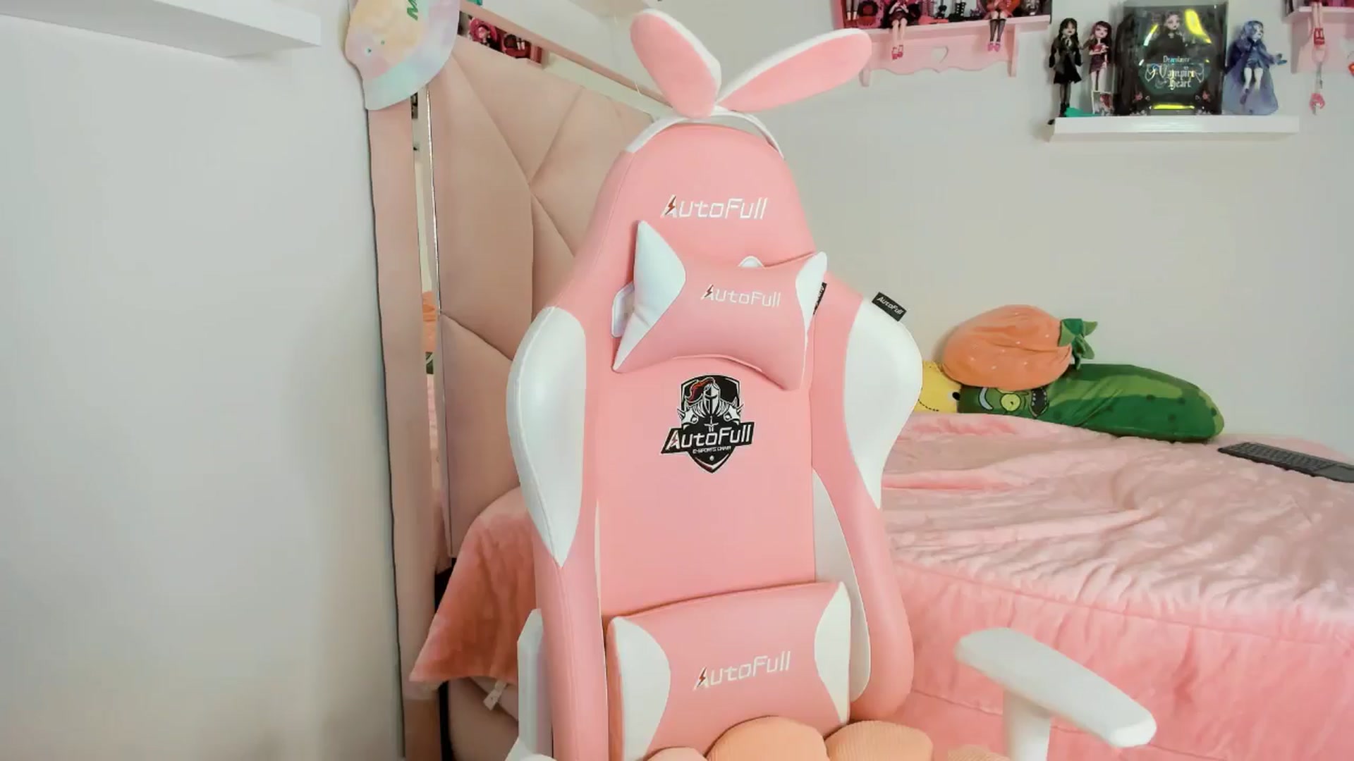 Gallery image thumbnail from Cherrycute666's myfreecams stream on, 11/25/2024, 06:28 image 15 of 20