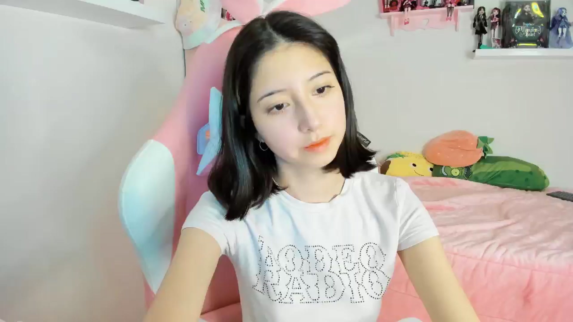 Gallery image thumbnail from Cherrycute666's myfreecams stream on, 11/25/2024, 06:28 image 1 of 20