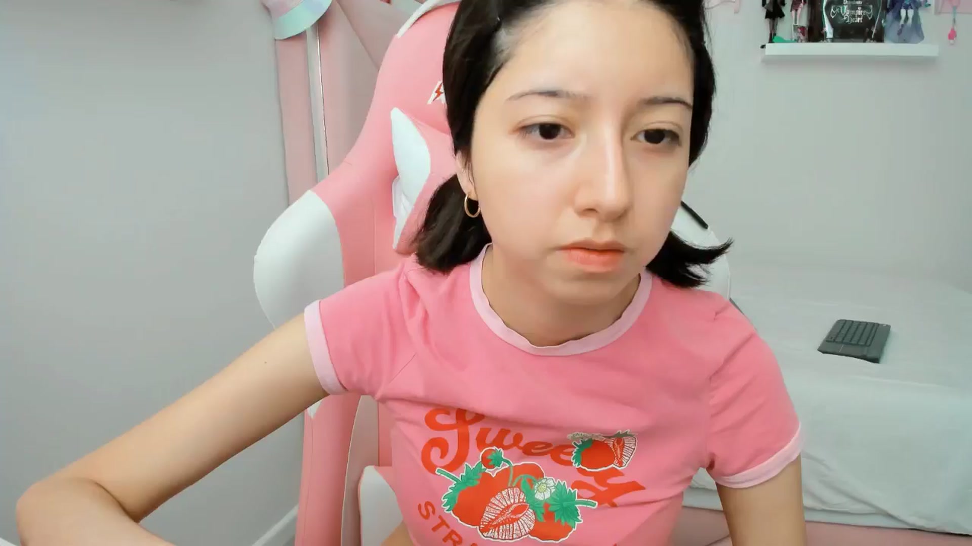 Gallery image thumbnail from Cherrycute666's myfreecams stream on, 11/26/2024, 19:47 image 8 of 20