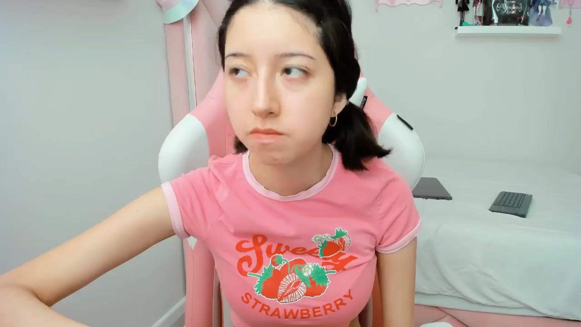 Gallery image thumbnail from Cherrycute666's myfreecams stream on, 11/26/2024, 19:47 image 12 of 20