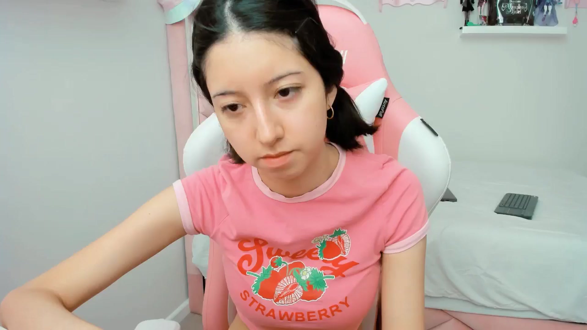 Gallery image thumbnail from Cherrycute666's myfreecams stream on, 11/26/2024, 19:47 image 15 of 20