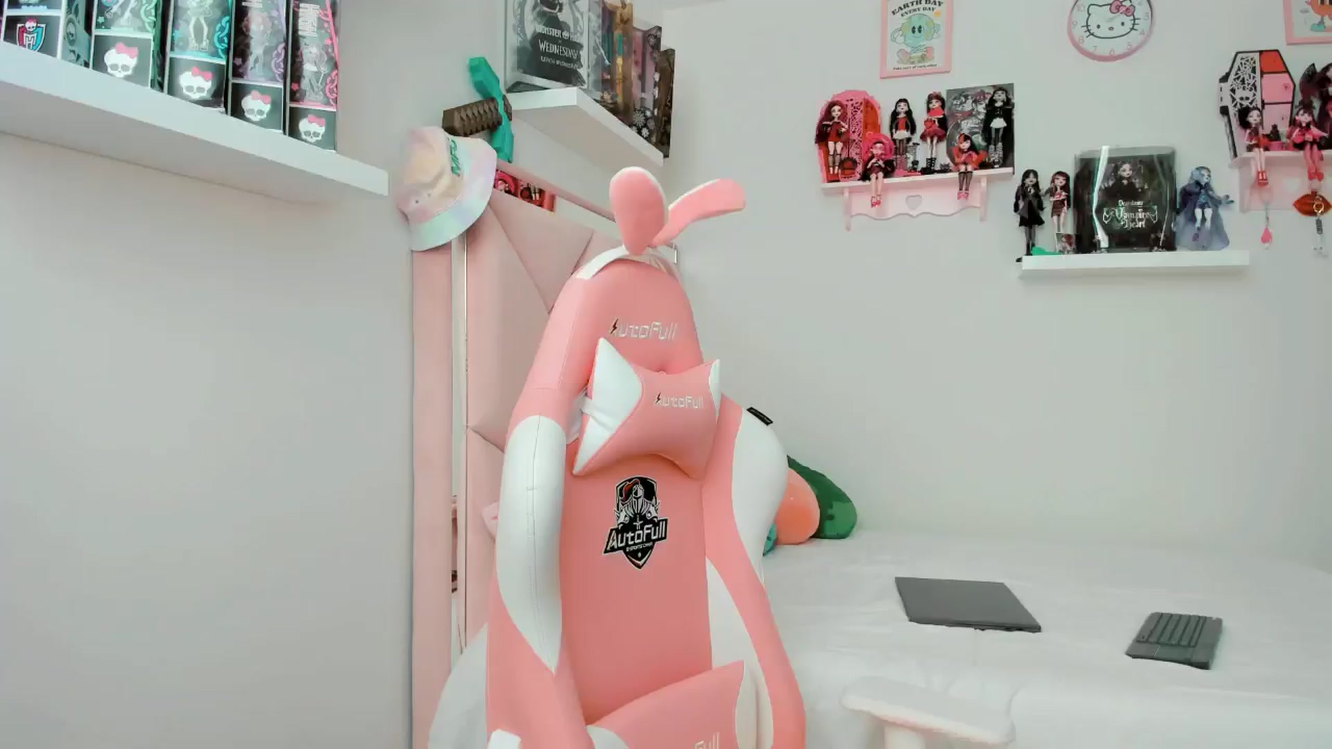 Gallery image thumbnail from Cherrycute666's myfreecams stream on, 11/26/2024, 19:47 image 2 of 20