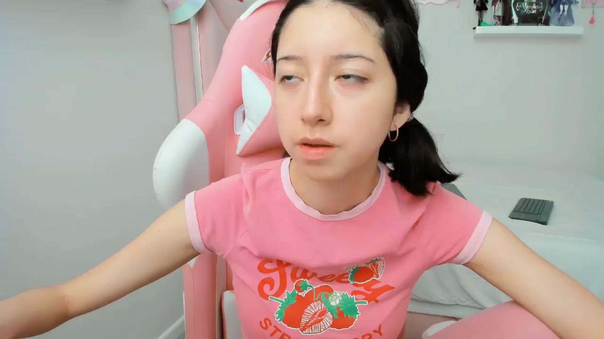 Gallery image thumbnail from Cherrycute666's myfreecams stream on, 11/26/2024, 19:47 image 18 of 20