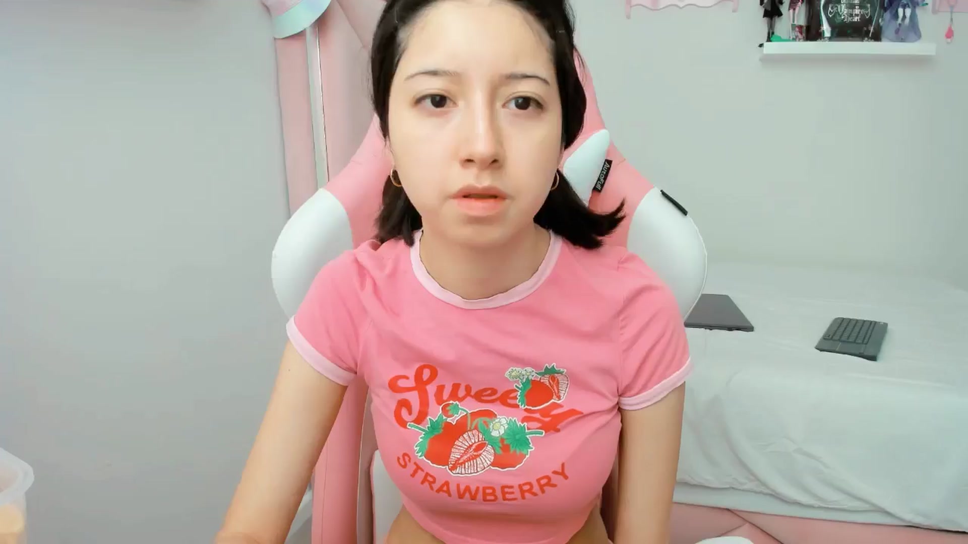 Gallery image thumbnail from Cherrycute666's myfreecams stream on, 11/26/2024, 19:47 image 4 of 20