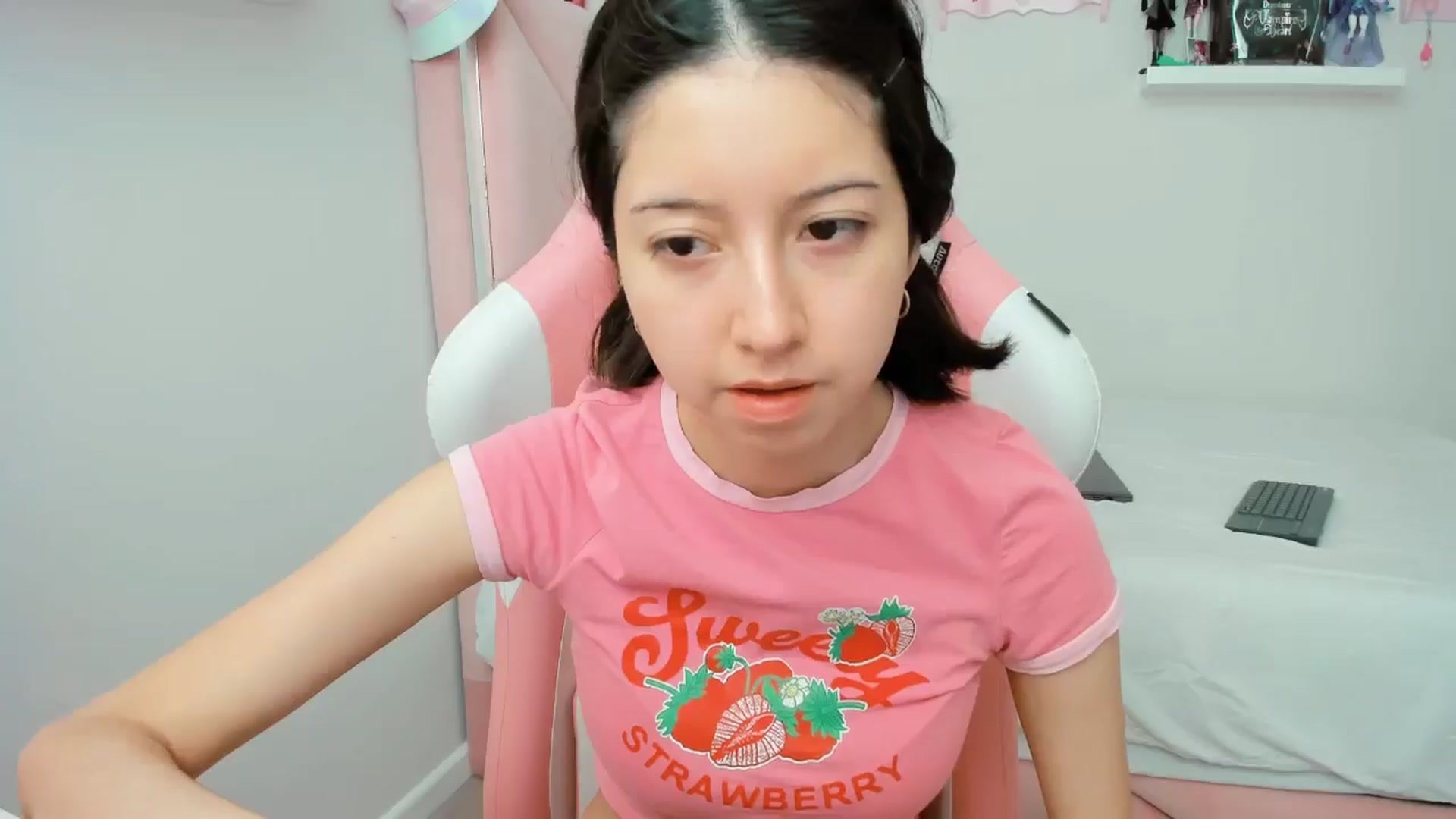 Gallery image thumbnail from Cherrycute666's myfreecams stream on, 11/26/2024, 19:47 image 13 of 20