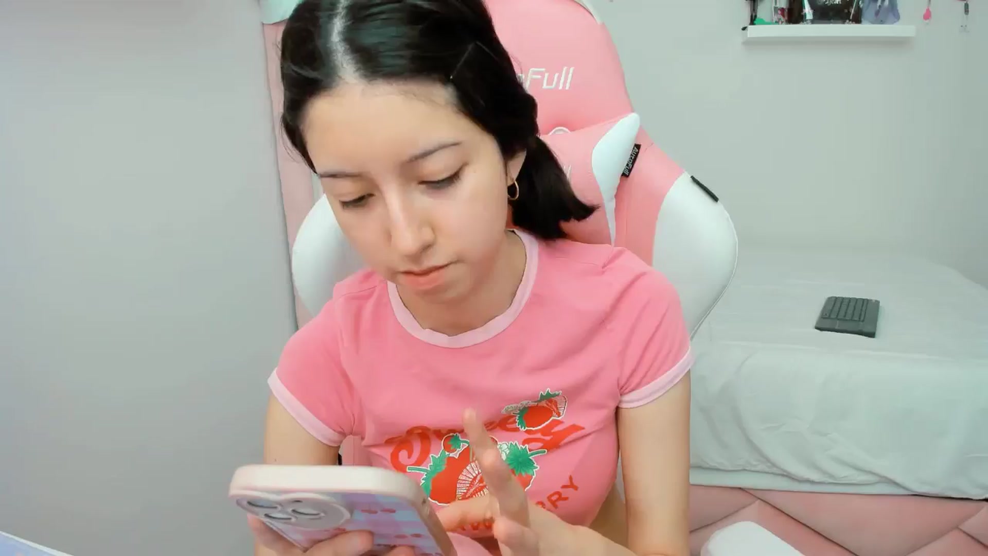 Gallery image thumbnail from Cherrycute666's myfreecams stream on, 11/26/2024, 20:06 image 11 of 20