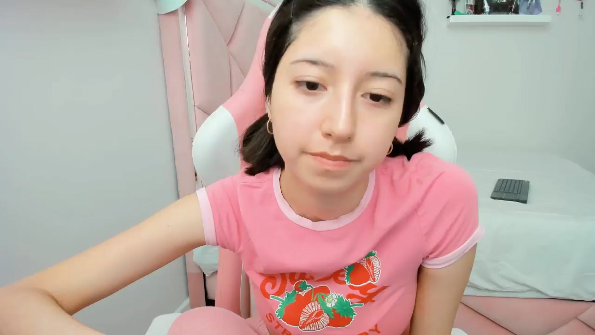 Gallery image thumbnail from Cherrycute666's myfreecams stream on, 11/26/2024, 20:06 image 16 of 20