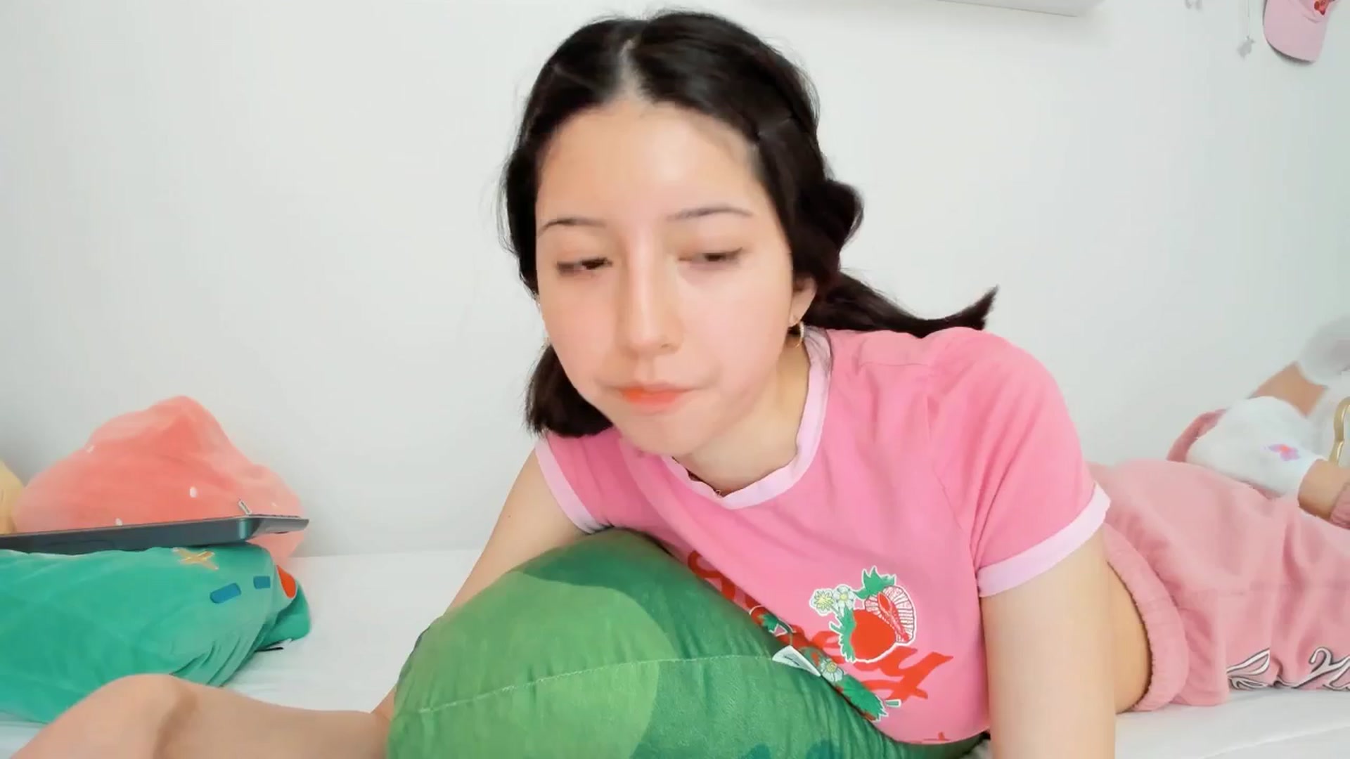 Gallery image thumbnail from Cherrycute666's myfreecams stream on, 11/26/2024, 23:52 image 4 of 20