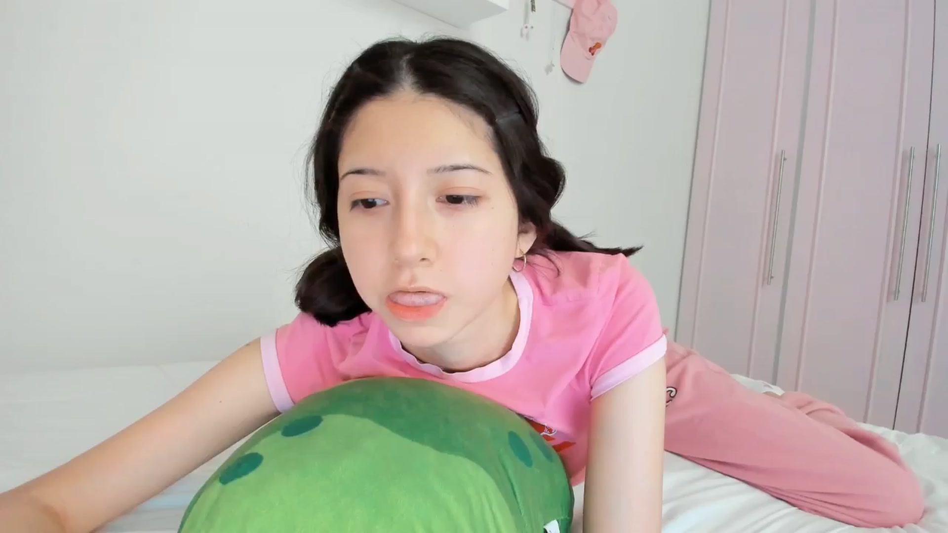 Gallery image thumbnail from Cherrycute666's myfreecams stream on, 11/26/2024, 23:52 image 10 of 20