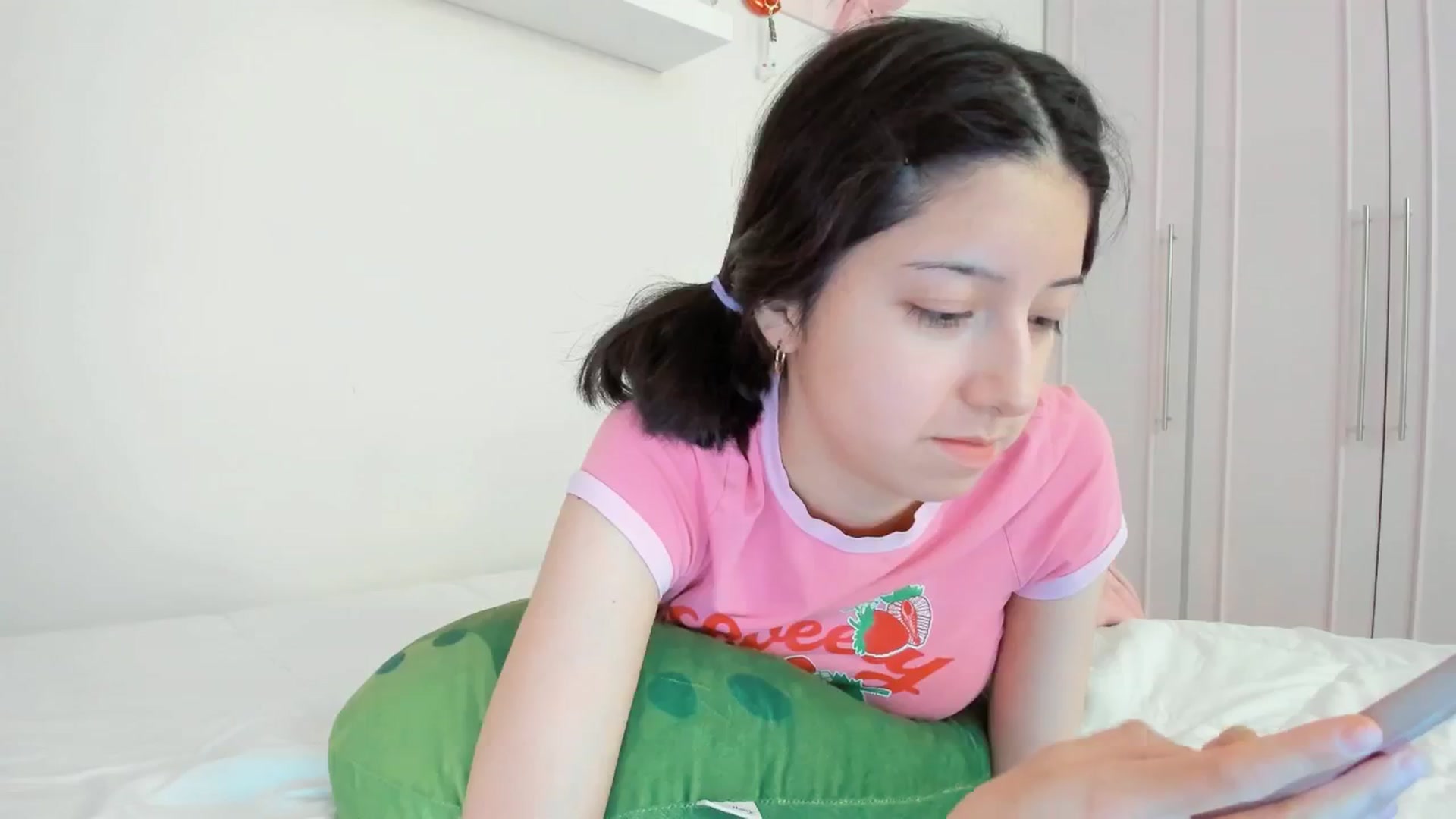 Gallery image thumbnail from Cherrycute666's myfreecams stream on, 11/26/2024, 23:52 image 14 of 20