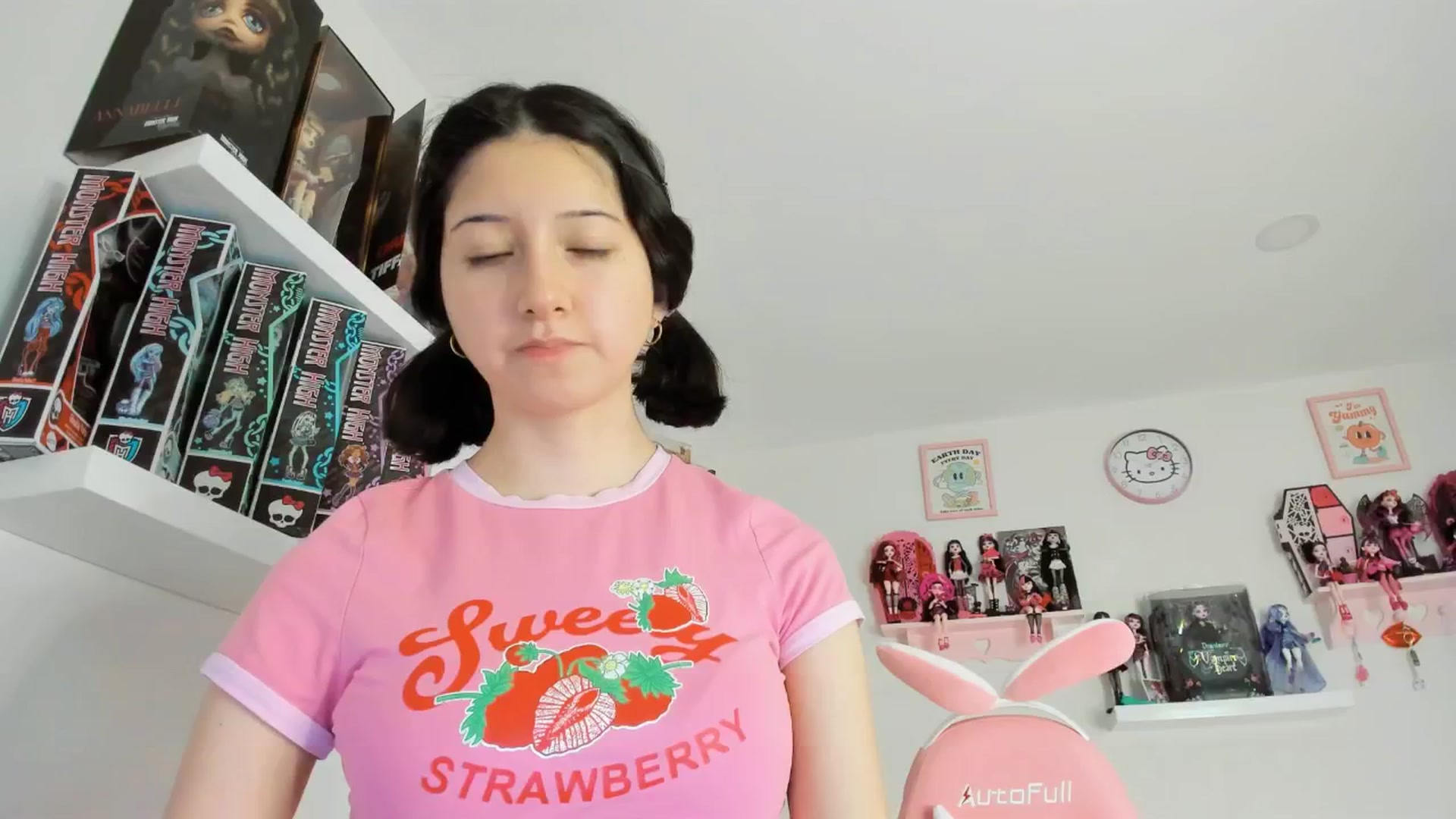 Gallery image thumbnail from Cherrycute666's myfreecams stream on, 11/27/2024, 03:27 image 17 of 20