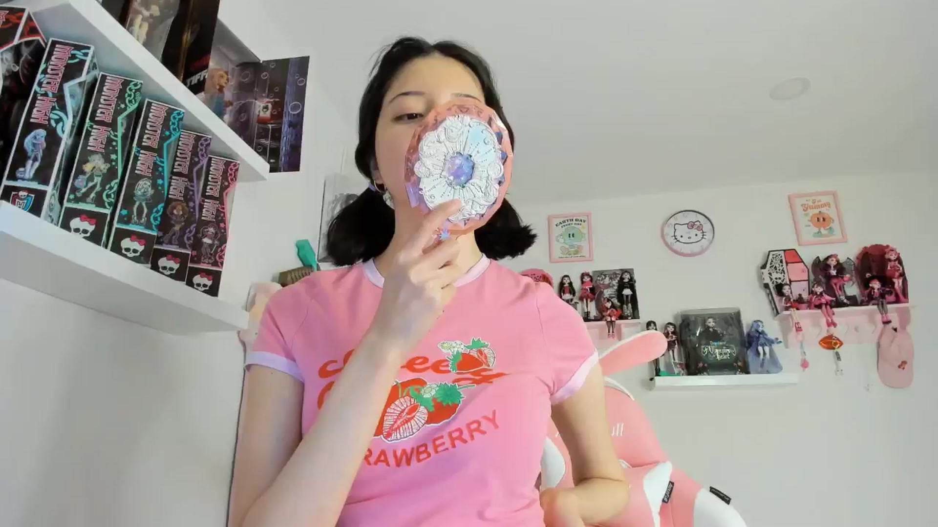 Gallery image thumbnail from Cherrycute666's myfreecams stream on, 11/27/2024, 03:27 image 15 of 20