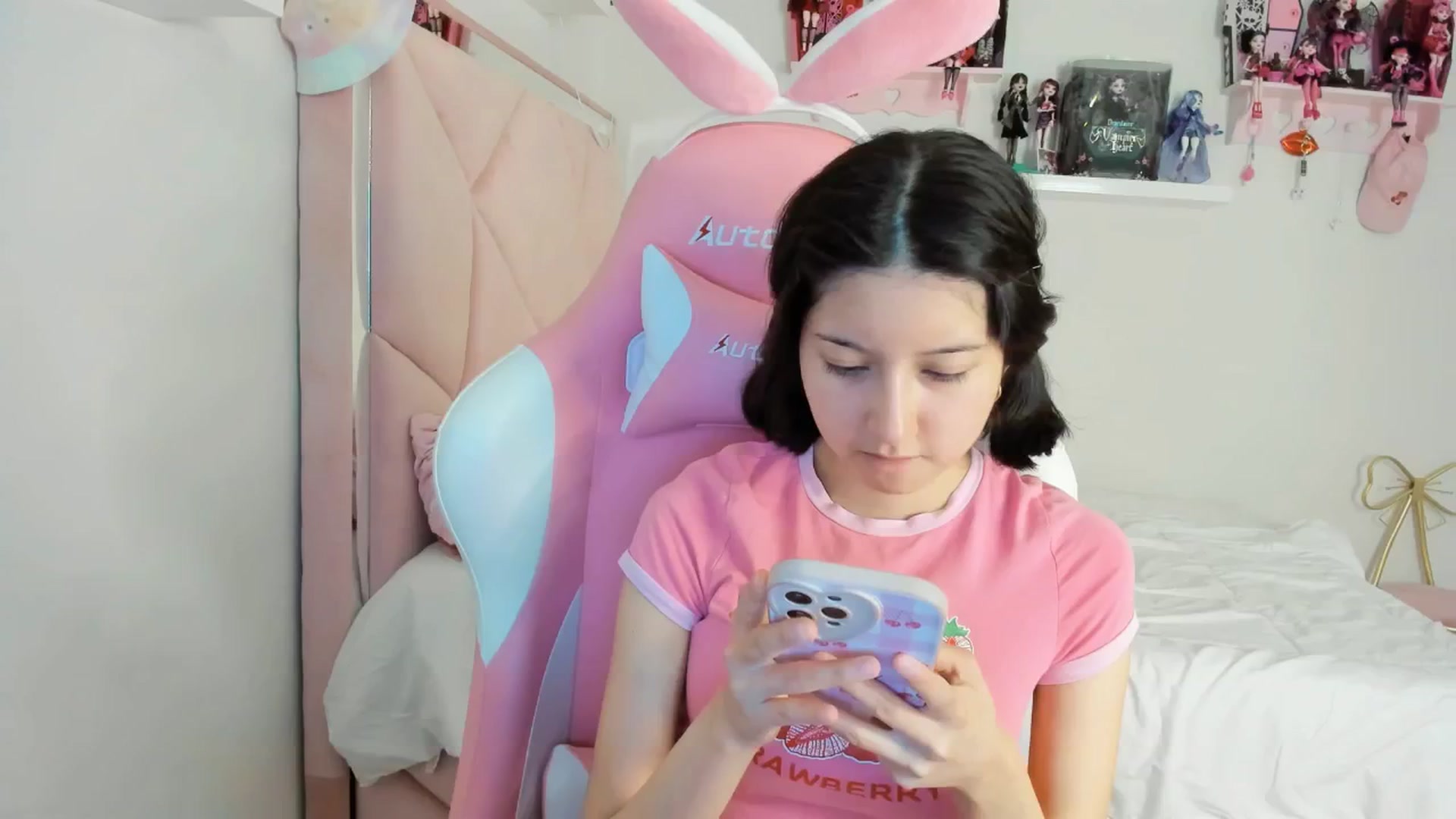 Gallery image thumbnail from Cherrycute666's myfreecams stream on, 11/27/2024, 03:27 image 1 of 20