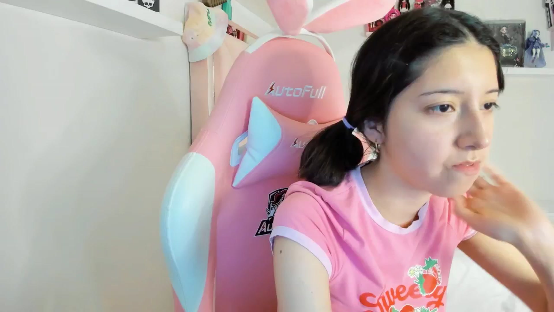 Gallery image thumbnail from Cherrycute666's myfreecams stream on, 11/27/2024, 03:27 image 9 of 20