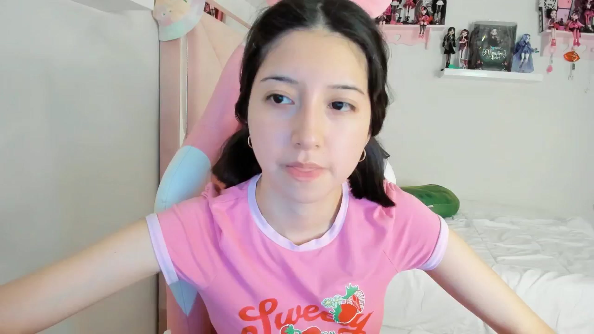 Gallery image thumbnail from Cherrycute666's myfreecams stream on, 11/27/2024, 03:27 image 3 of 20