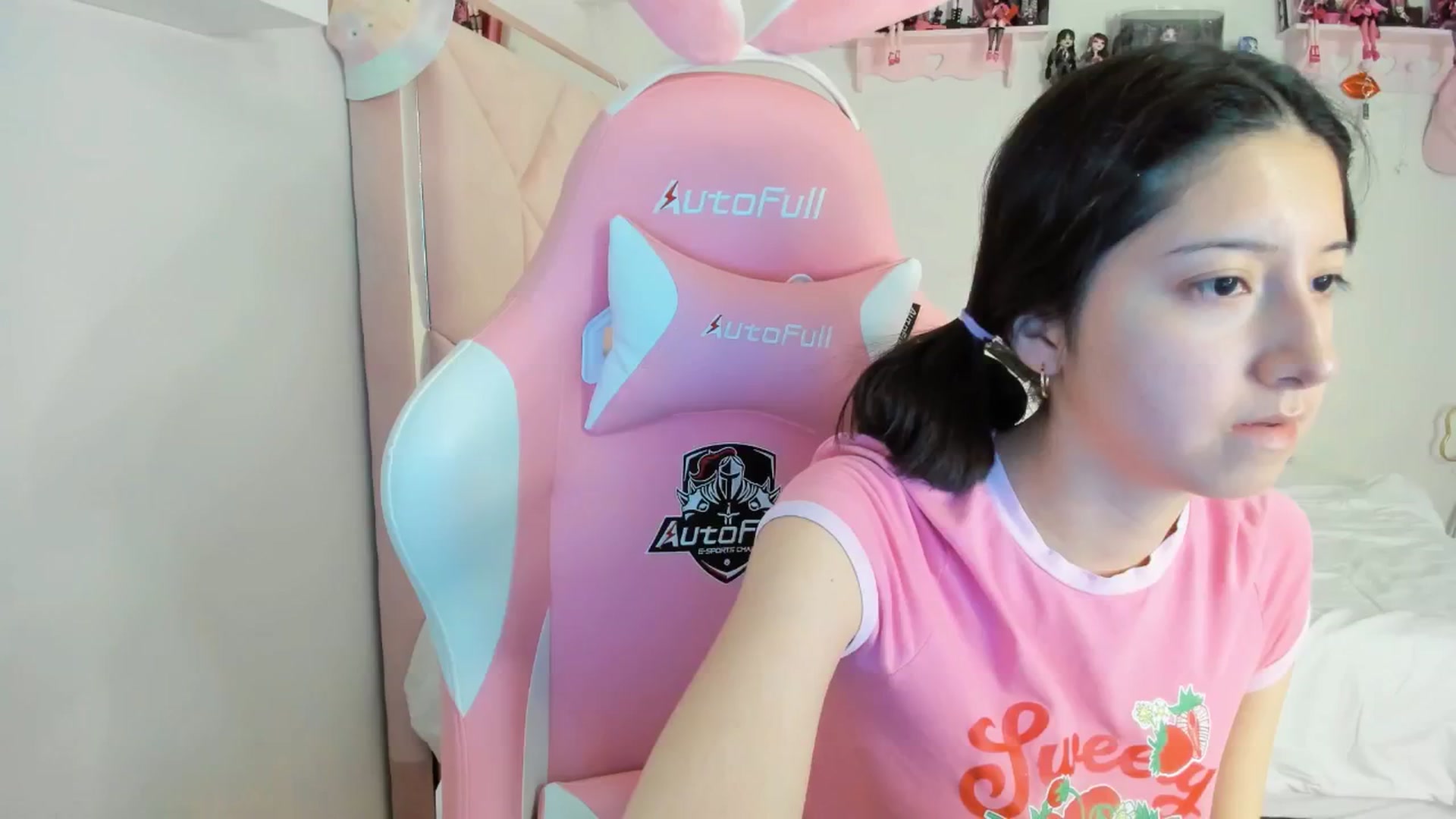 Gallery image thumbnail from Cherrycute666's myfreecams stream on, 11/27/2024, 03:27 image 7 of 20