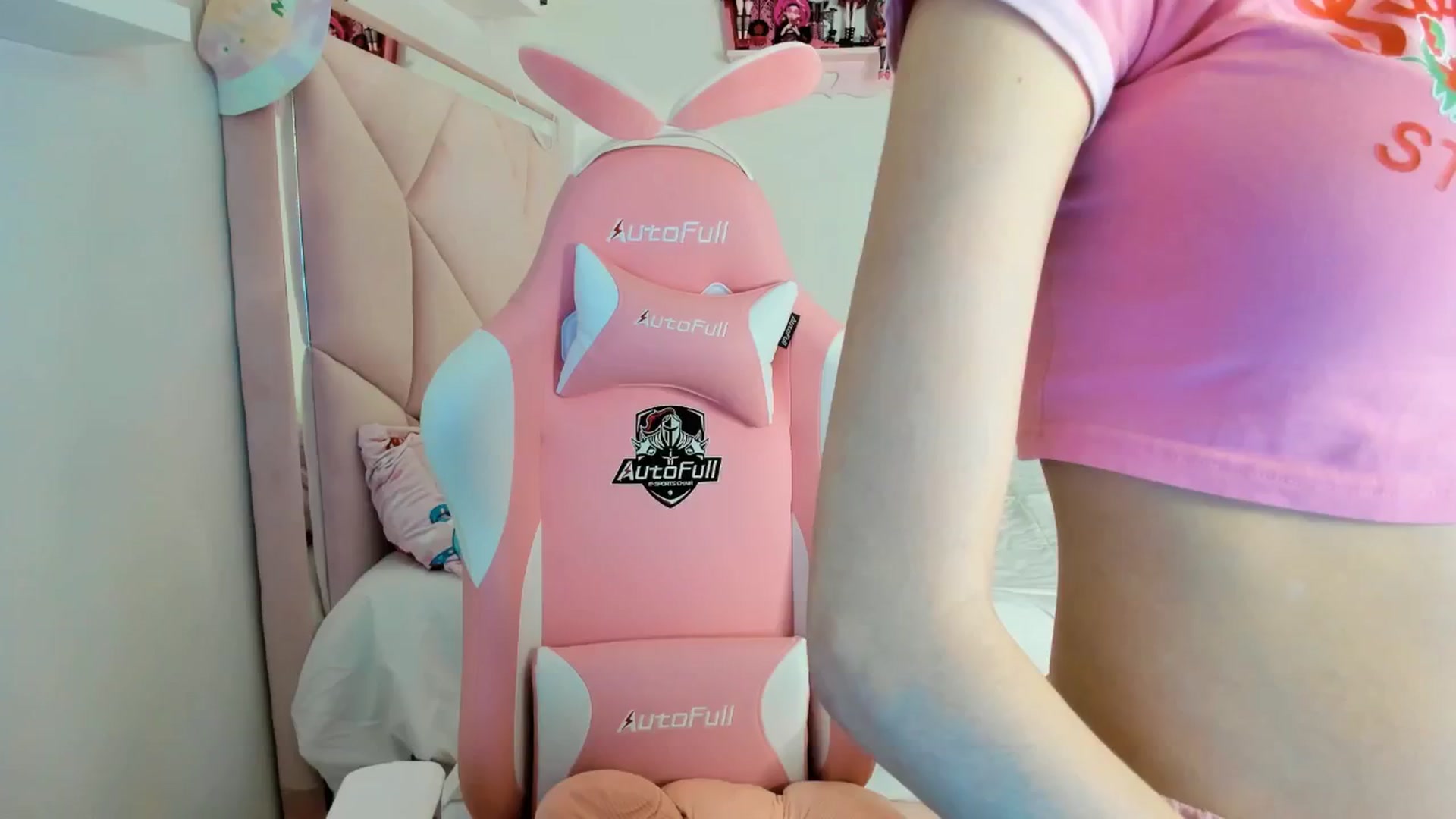 Gallery image thumbnail from Cherrycute666's myfreecams stream on, 11/27/2024, 03:52 image 10 of 20