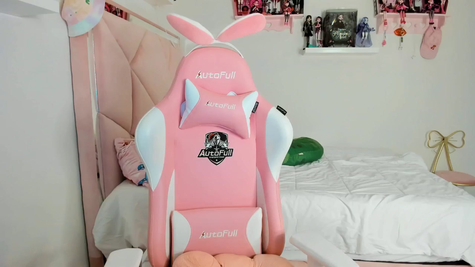 Gallery image thumbnail from Cherrycute666's myfreecams stream on, 11/27/2024, 03:52 image 7 of 20