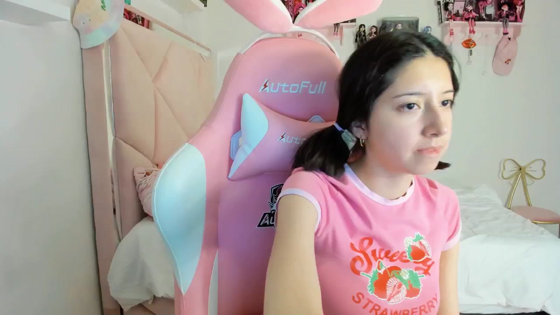 Gallery image thumbnail from Cherrycute666's myfreecams stream on, 11/27/2024, 03:52 image 14 of 20