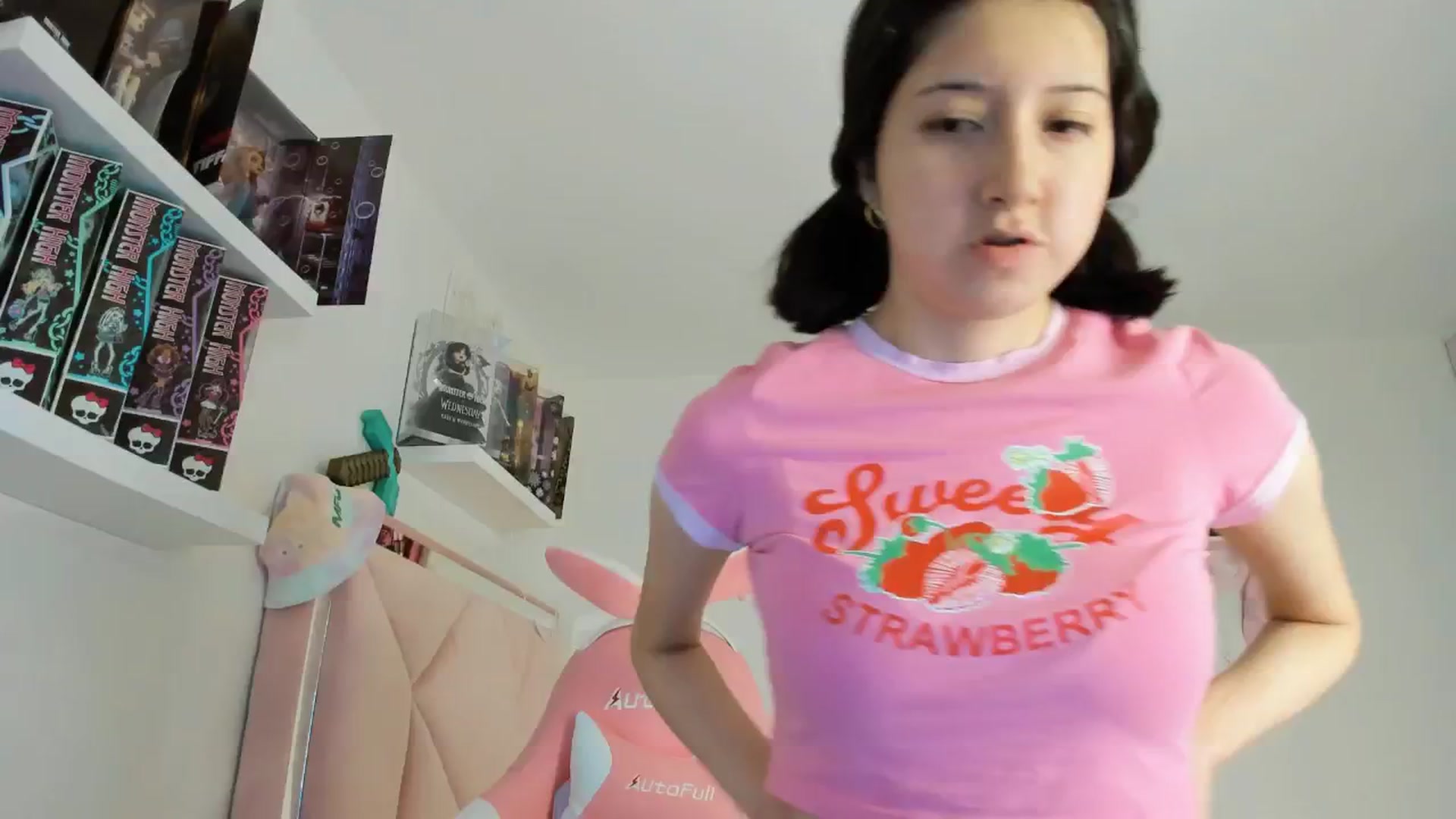Gallery image thumbnail from Cherrycute666's myfreecams stream on, 11/27/2024, 03:52 image 11 of 20