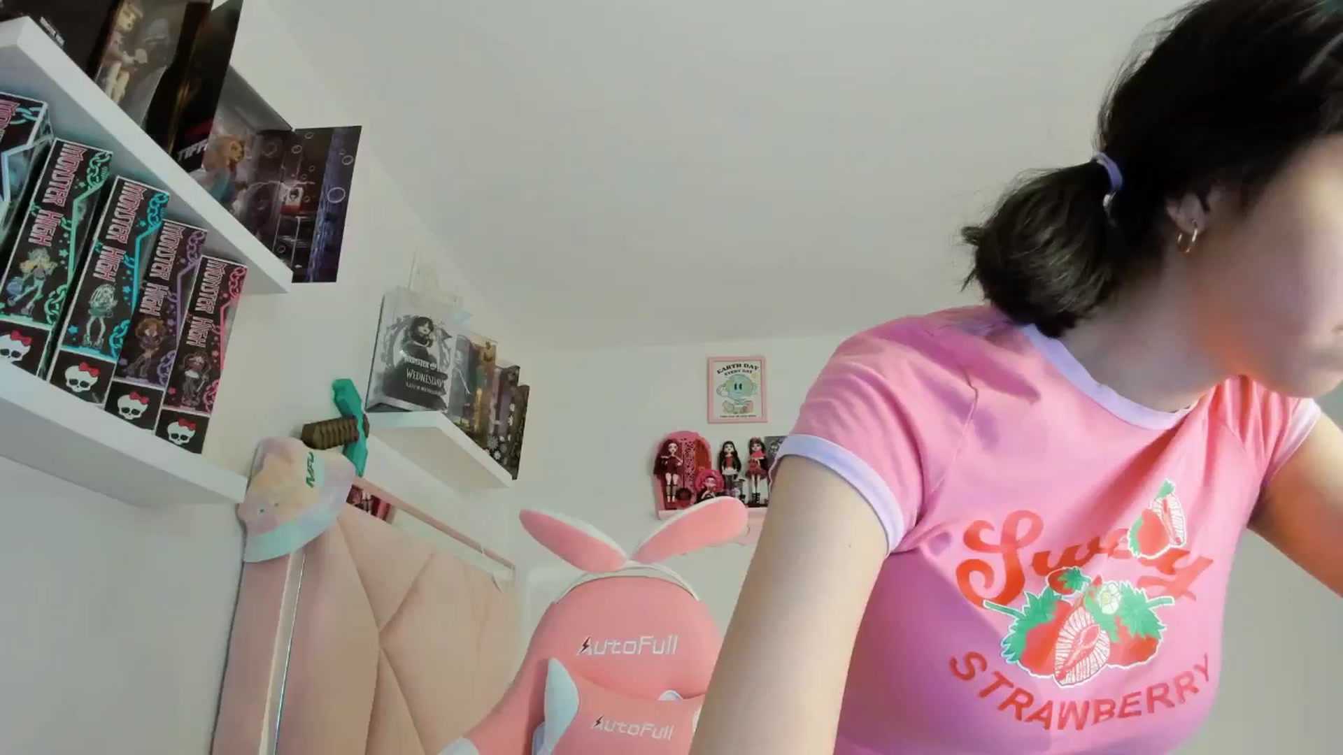 Gallery image thumbnail from Cherrycute666's myfreecams stream on, 11/27/2024, 03:52 image 12 of 20