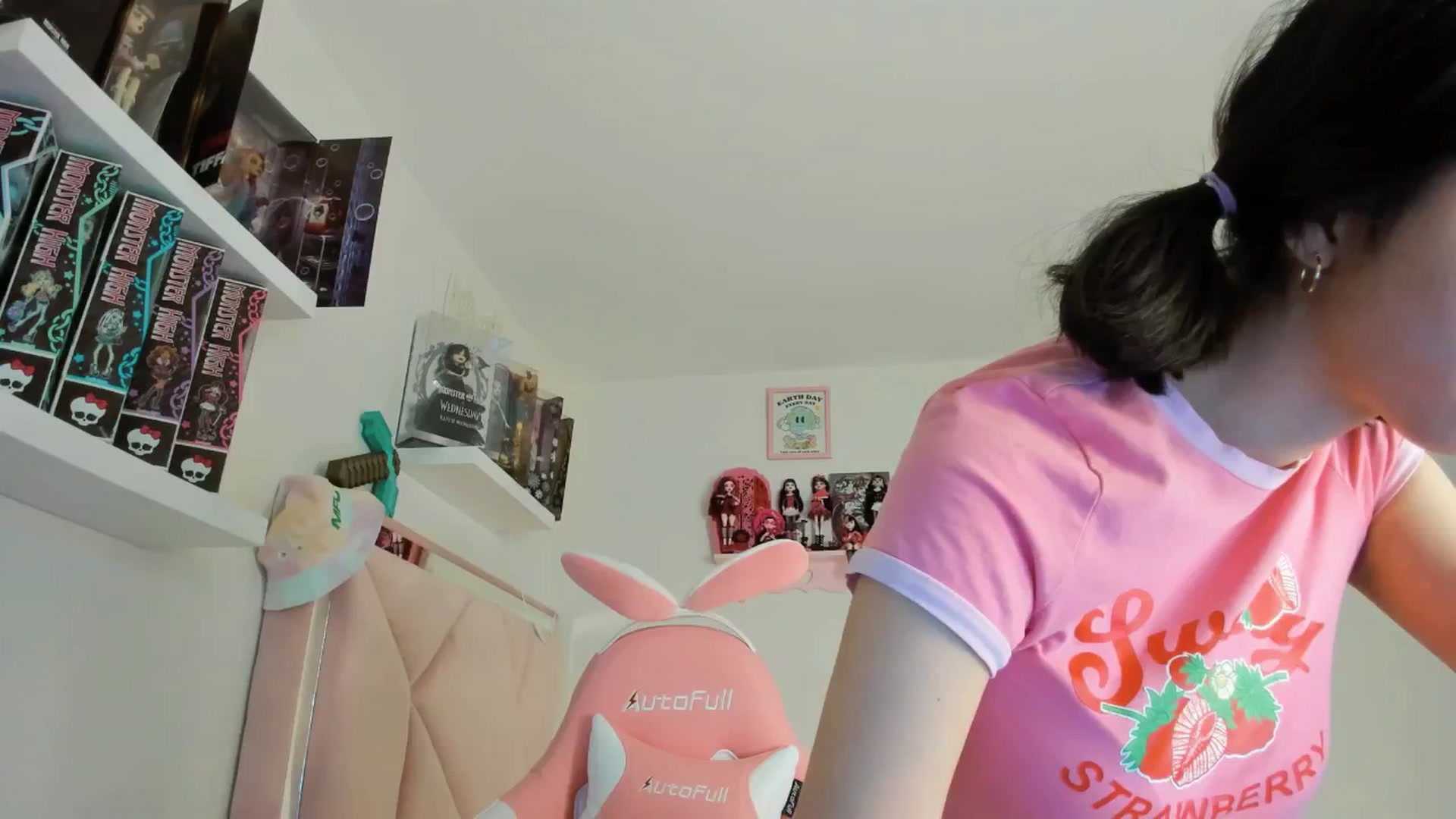 Gallery image thumbnail from Cherrycute666's myfreecams stream on, 11/27/2024, 03:52 image 13 of 20