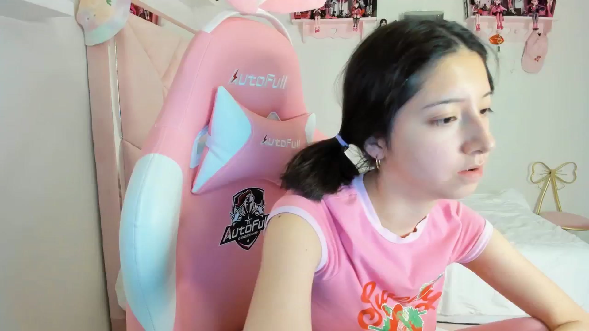 Gallery image thumbnail from Cherrycute666's myfreecams stream on, 11/27/2024, 03:52 image 2 of 20