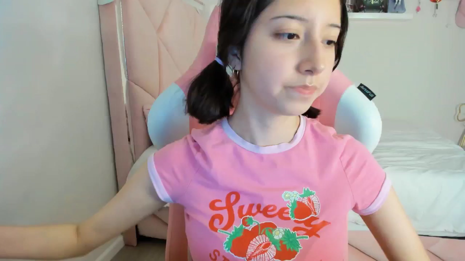 Gallery image thumbnail from Cherrycute666's myfreecams stream on, 11/27/2024, 05:12 image 14 of 20