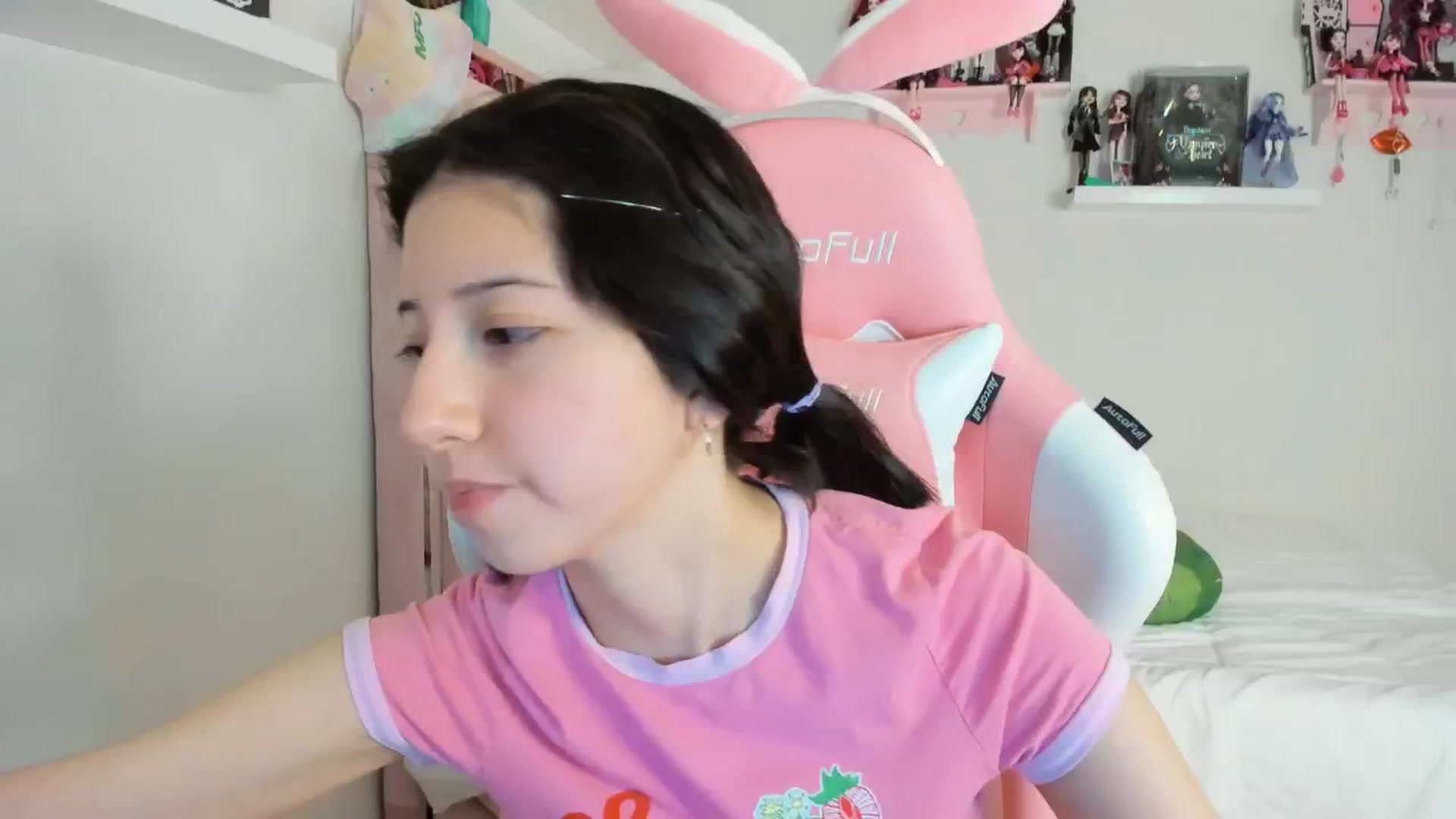 Gallery image thumbnail from Cherrycute666's myfreecams stream on, 11/27/2024, 05:12 image 4 of 20