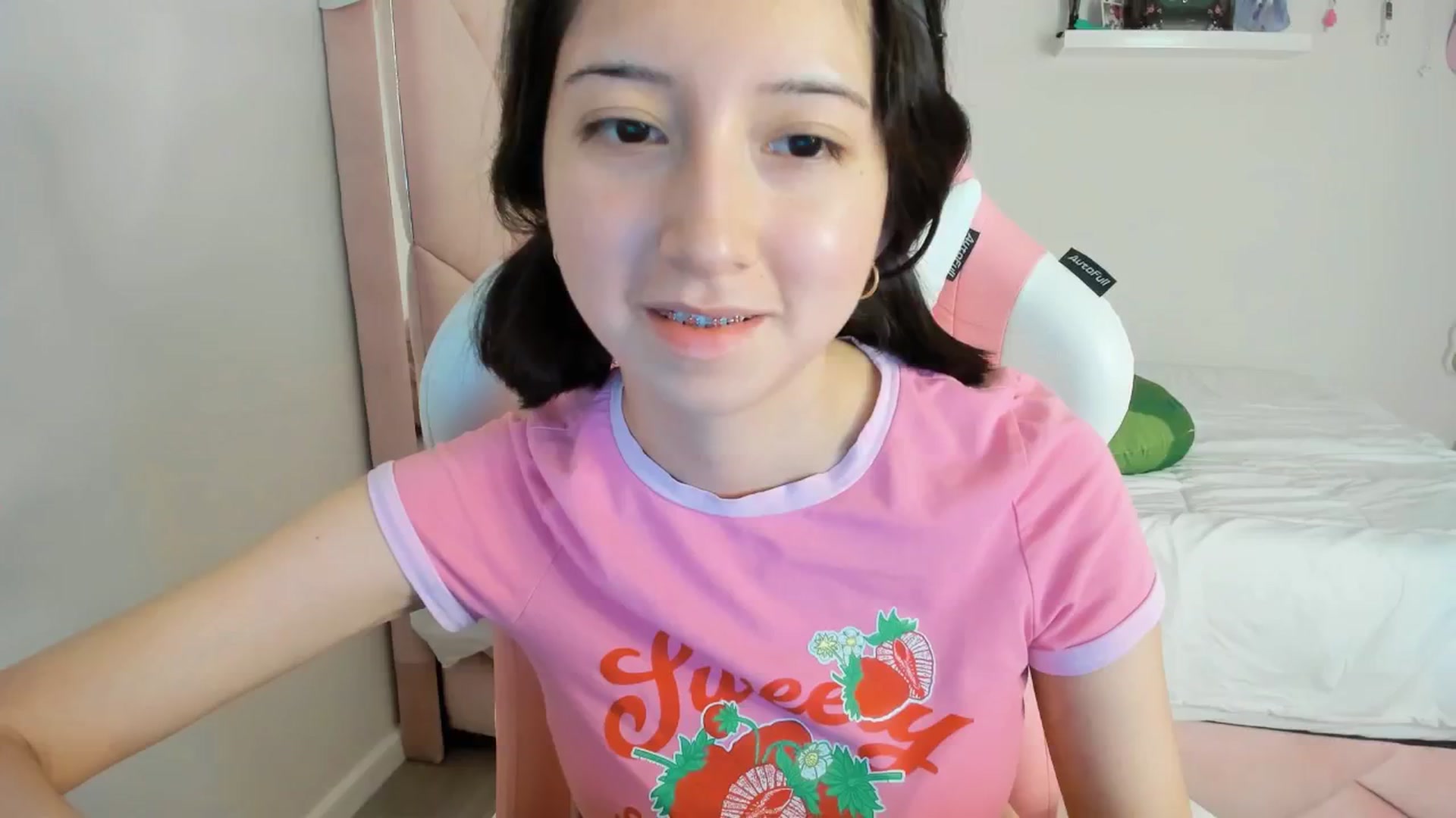 Gallery image thumbnail from Cherrycute666's myfreecams stream on, 11/27/2024, 05:12 image 9 of 20