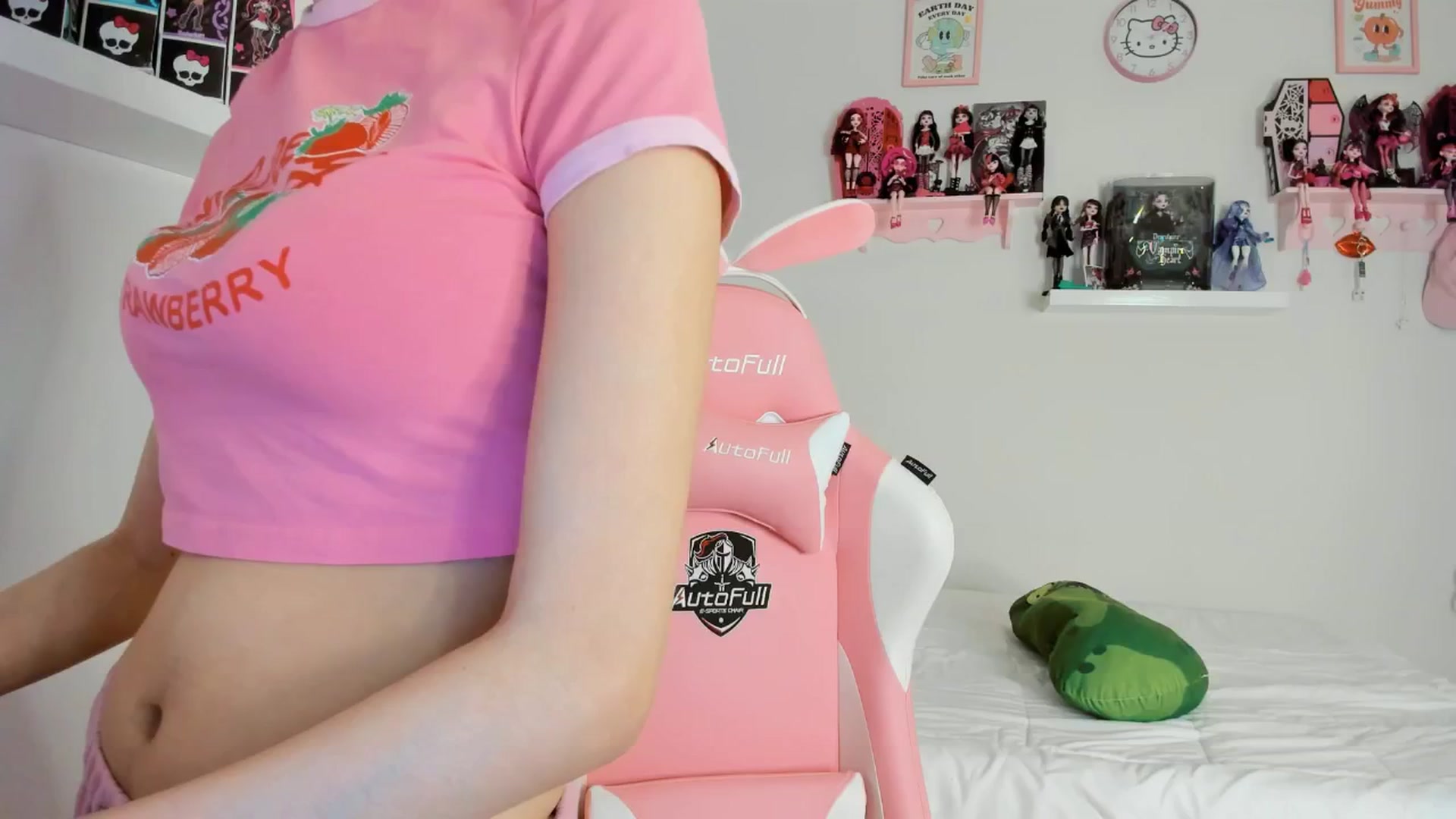 Gallery image thumbnail from Cherrycute666's myfreecams stream on, 11/27/2024, 05:12 image 6 of 20