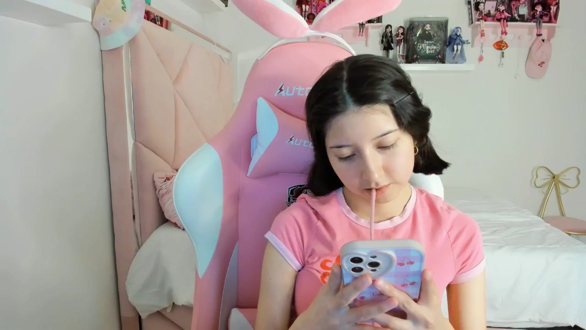 Gallery image thumbnail from Cherrycute666's myfreecams stream on, 11/27/2024, 05:12 image 20 of 20