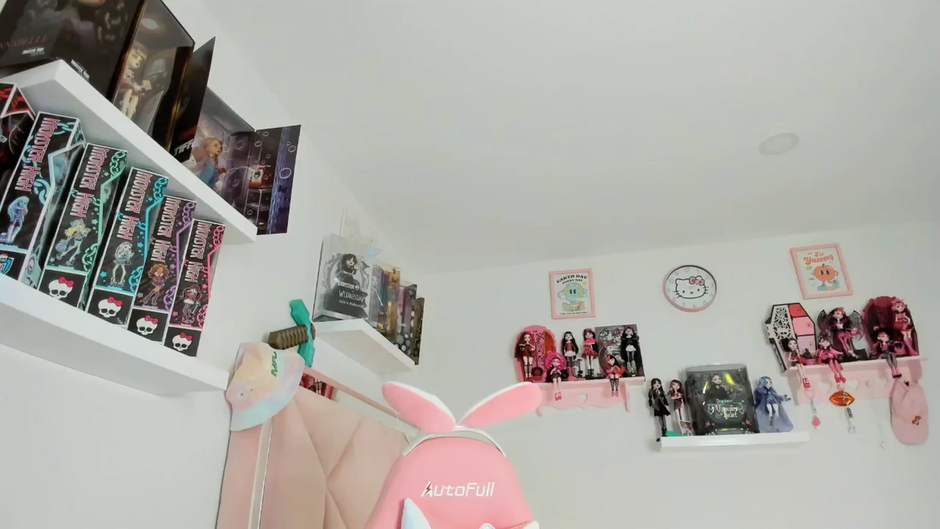 Gallery image thumbnail from Cherrycute666's myfreecams stream on, 11/27/2024, 05:12 image 7 of 20