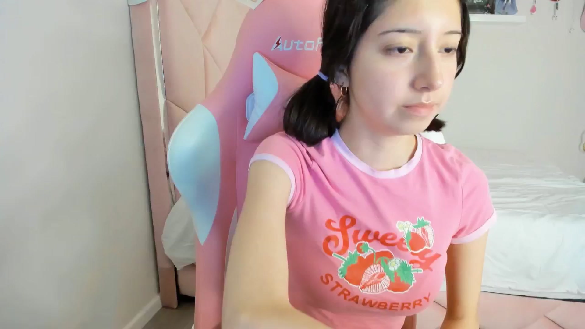 Gallery image thumbnail from Cherrycute666's myfreecams stream on, 11/27/2024, 05:12 image 8 of 20