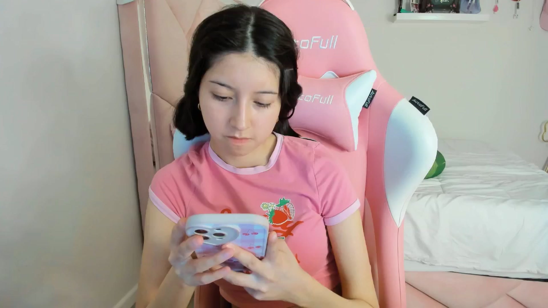 Gallery image thumbnail from Cherrycute666's myfreecams stream on, 11/27/2024, 05:12 image 12 of 20