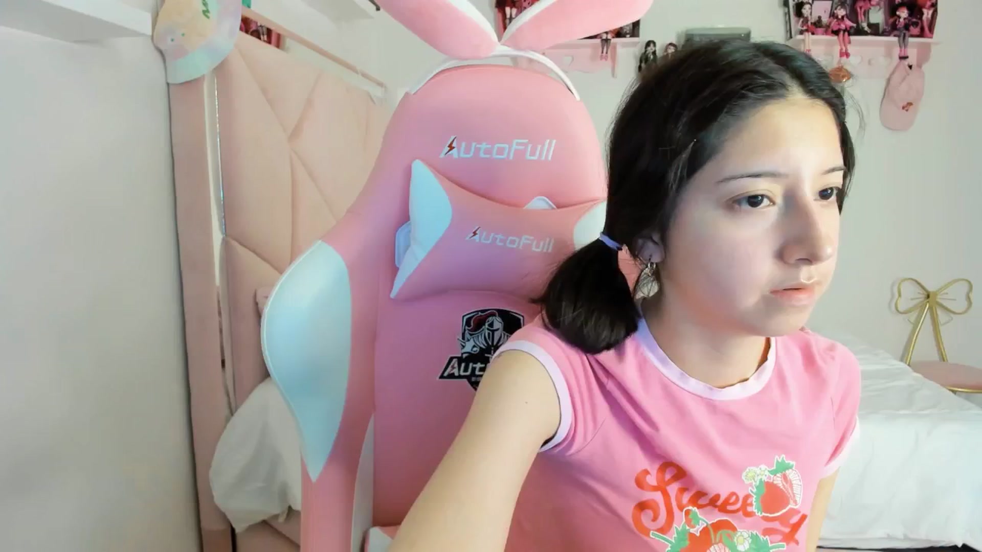 Gallery image thumbnail from Cherrycute666's myfreecams stream on, 11/27/2024, 05:12 image 17 of 20