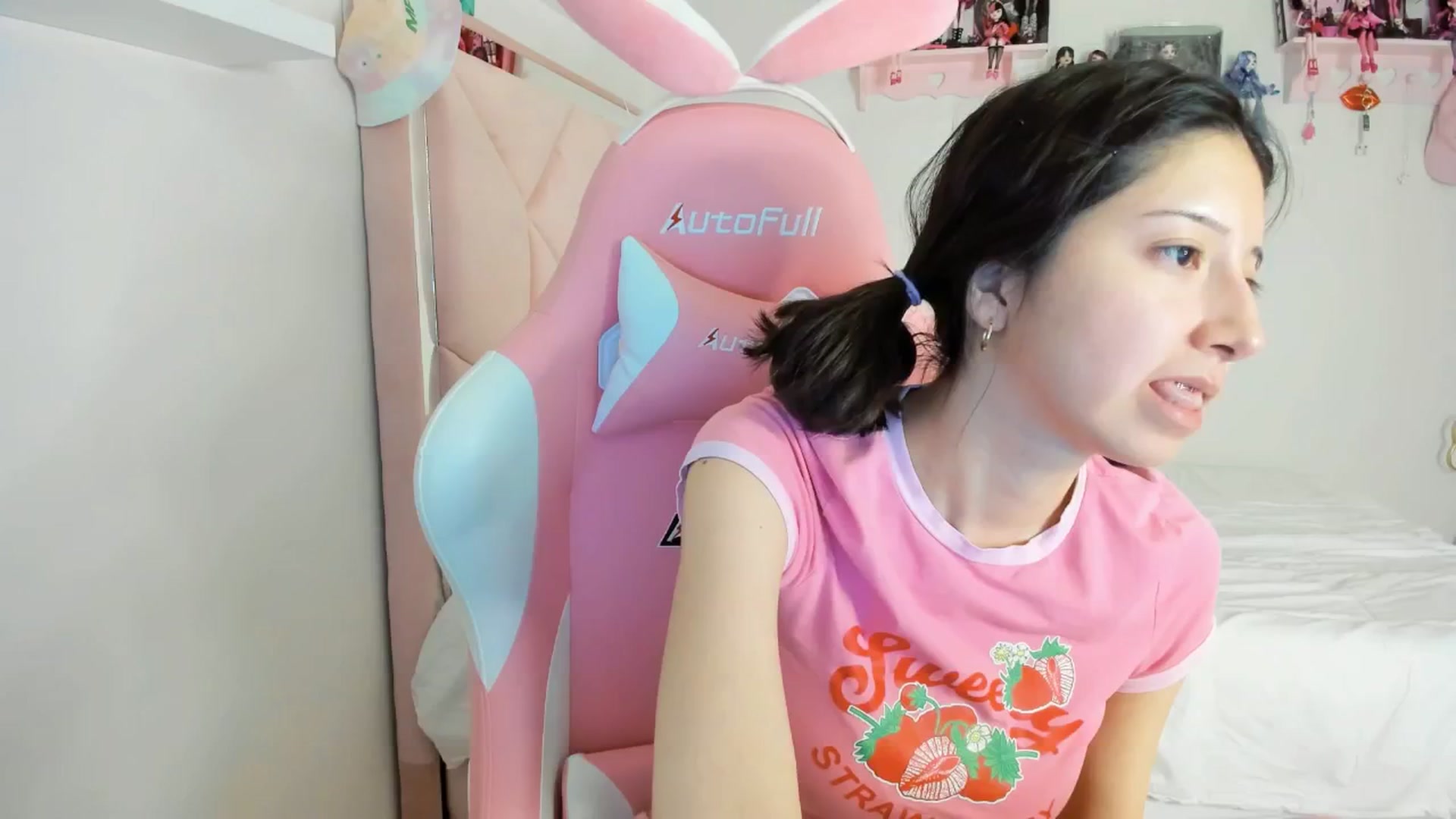 Gallery image thumbnail from Cherrycute666's myfreecams stream on, 11/27/2024, 06:14 image 20 of 20