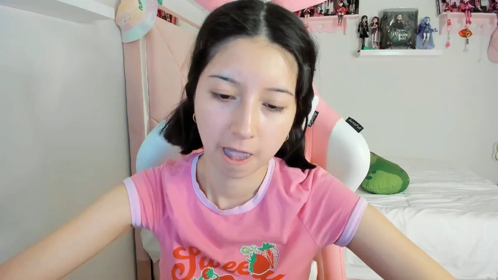 Gallery image thumbnail from Cherrycute666's myfreecams stream on, 11/27/2024, 06:14 image 14 of 20