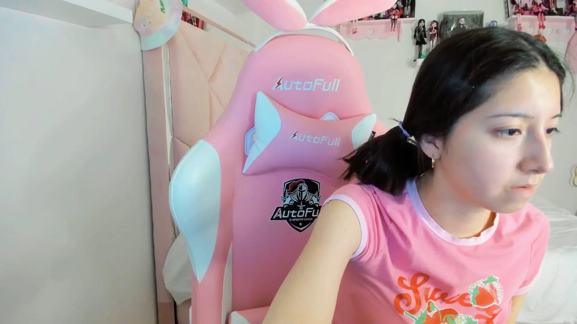 Gallery image thumbnail from Cherrycute666's myfreecams stream on, 11/27/2024, 06:14 image 4 of 20