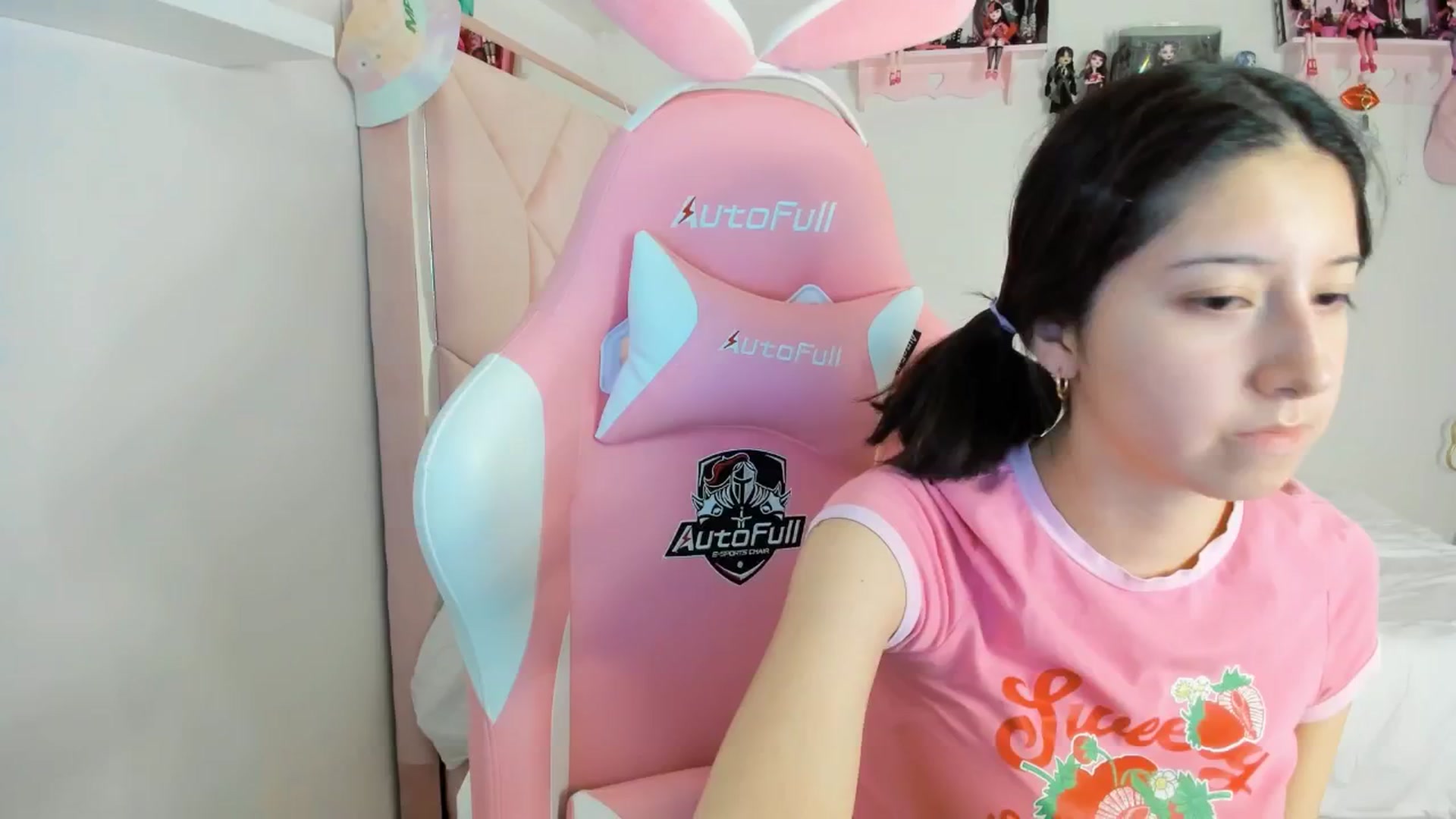 Gallery image thumbnail from Cherrycute666's myfreecams stream on, 11/27/2024, 06:14 image 3 of 20