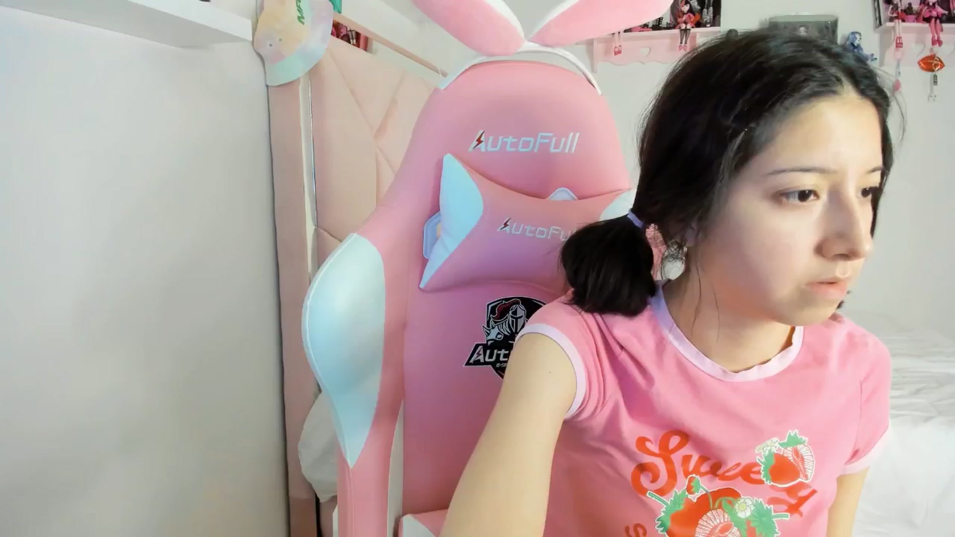 Gallery image thumbnail from Cherrycute666's myfreecams stream on, 11/27/2024, 06:14 image 2 of 20